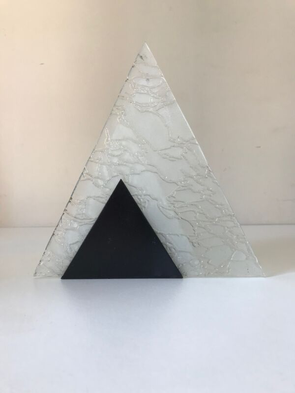 Lampe en métal et verre triangulaire design années 60