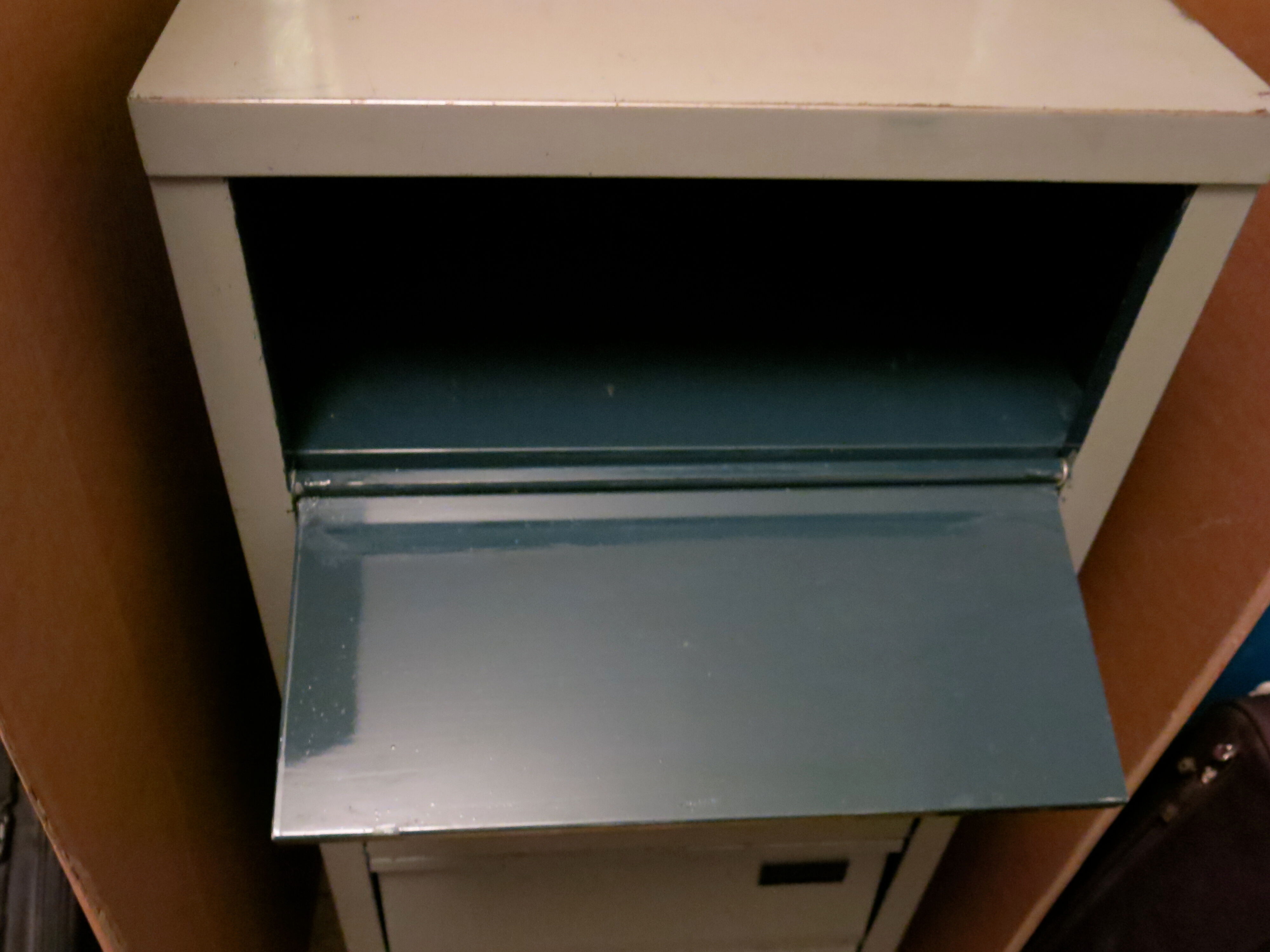 Industrial furniture 5 valves