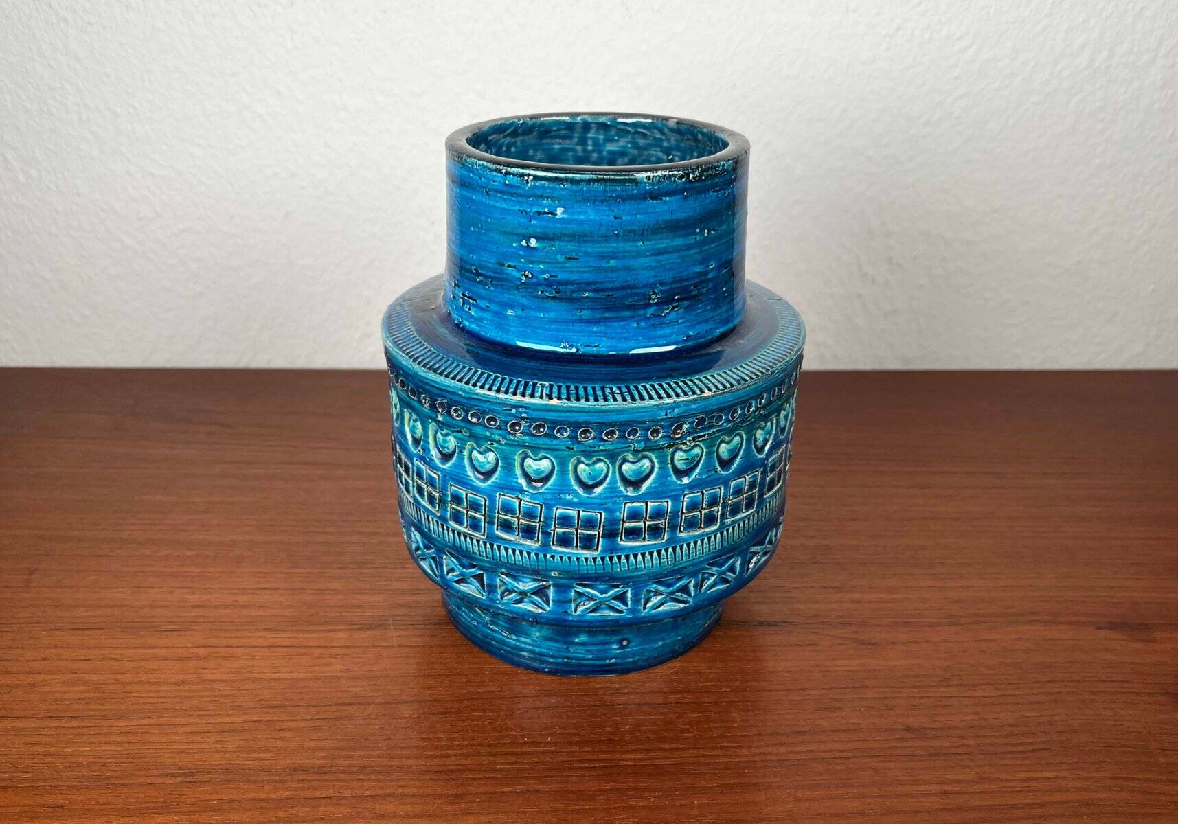 Mid-century Italian pottery vase from the Rimini Blu studio by Aldo Londi for Bitossi, 1960s.