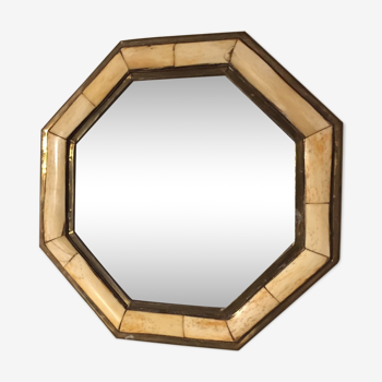 Octagonal brass mirror and veined beige bovine horn 29x29cm
