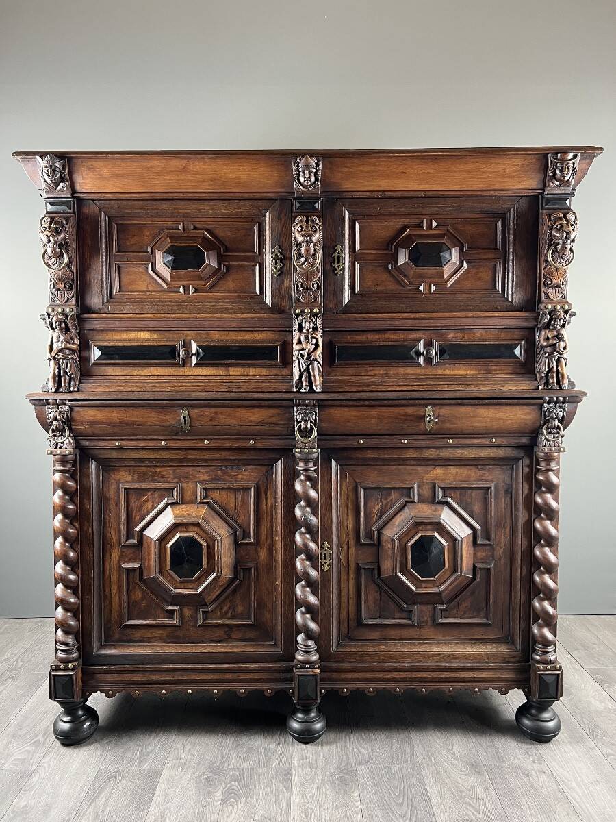 Antique carved wooden buffet in Renaissance style, late 18th / early 19th century.