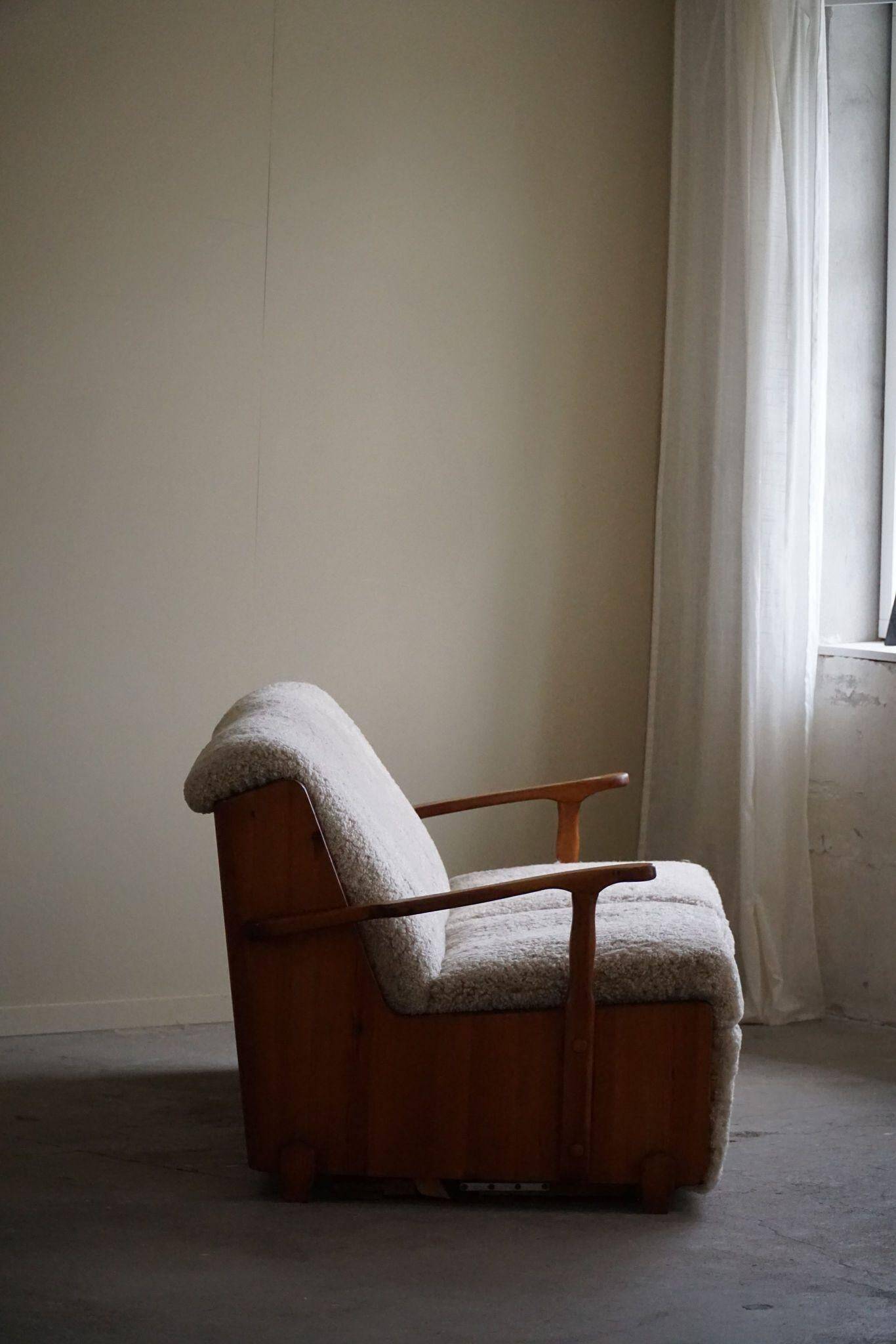 Modern Swedish two-seater independent sofa bed in pine and lambswool, 1950s.