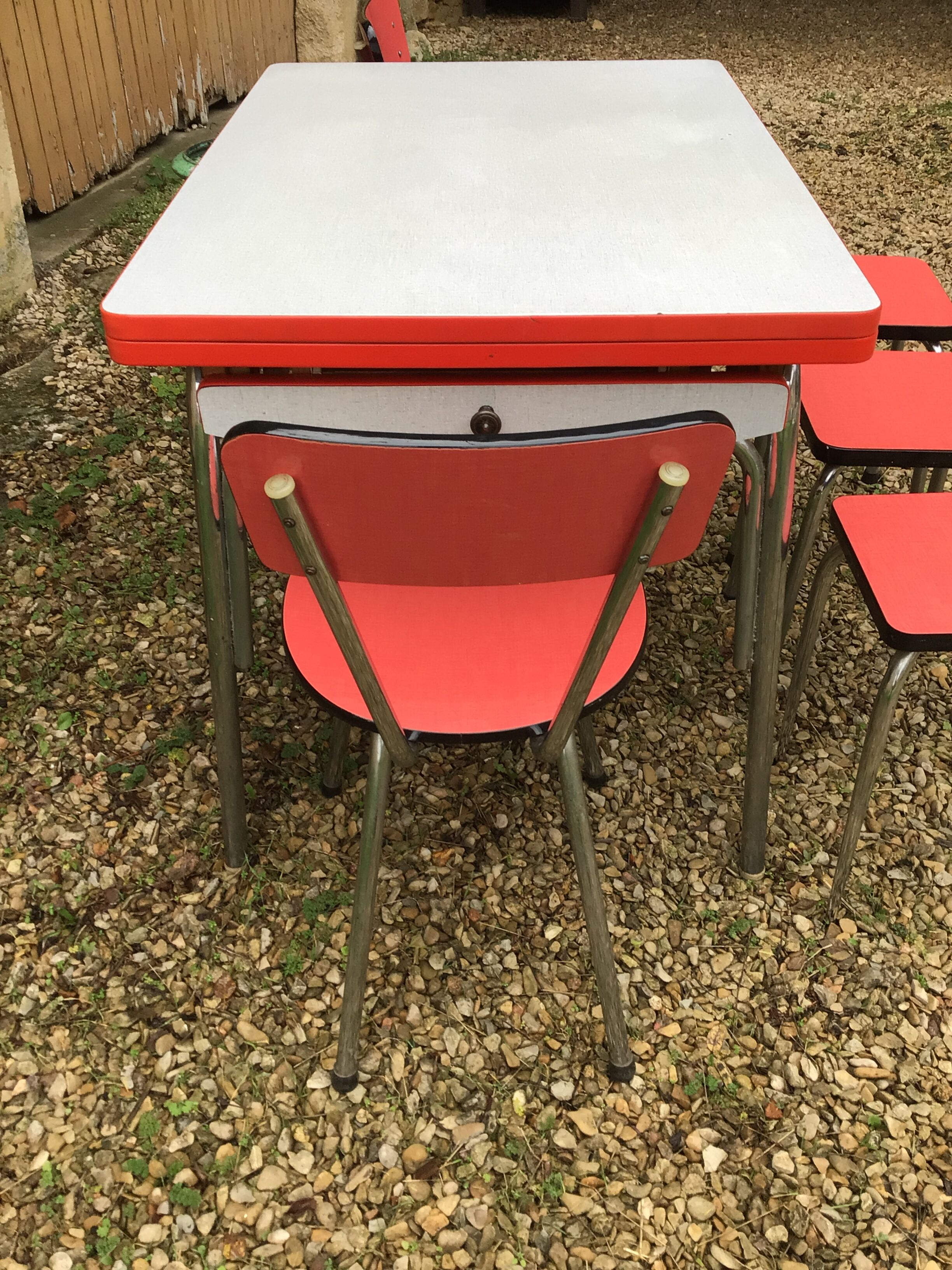 Set Table & Chairs & Kitchen Stools in Formica