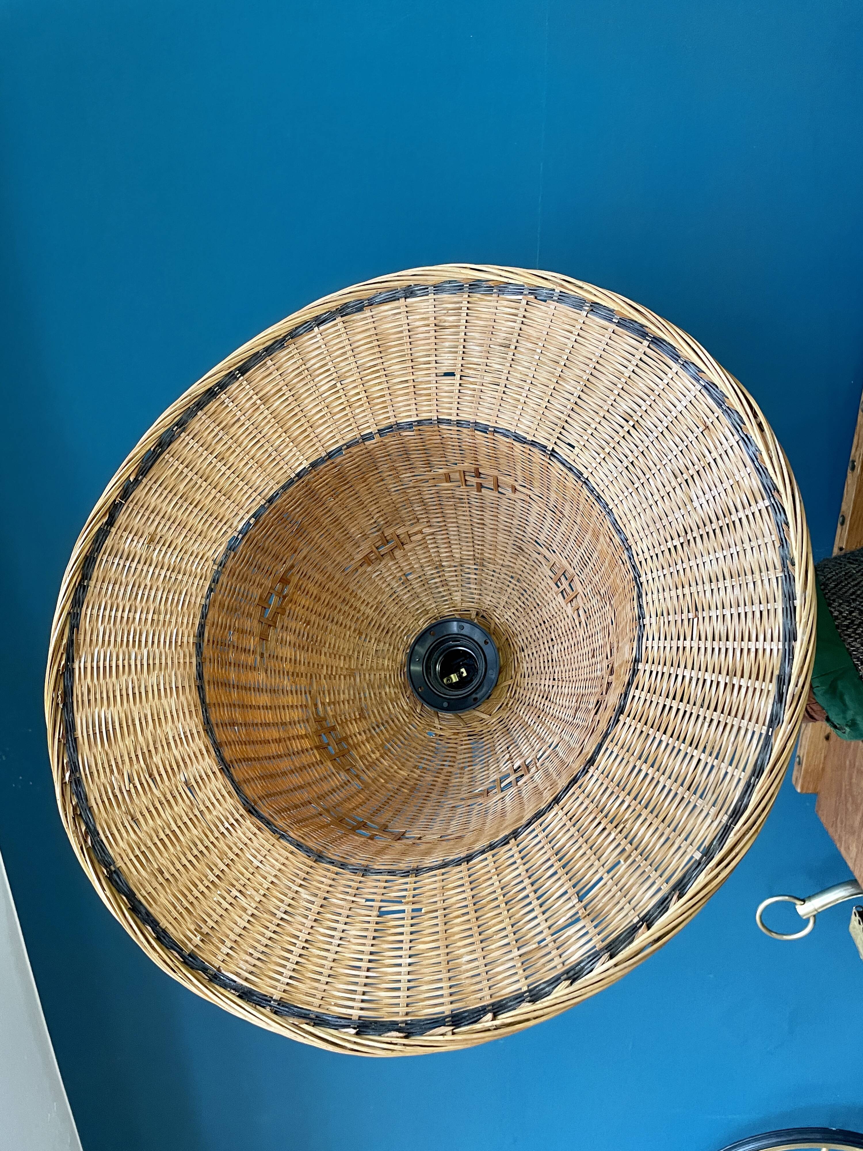 Braided wicker suspension