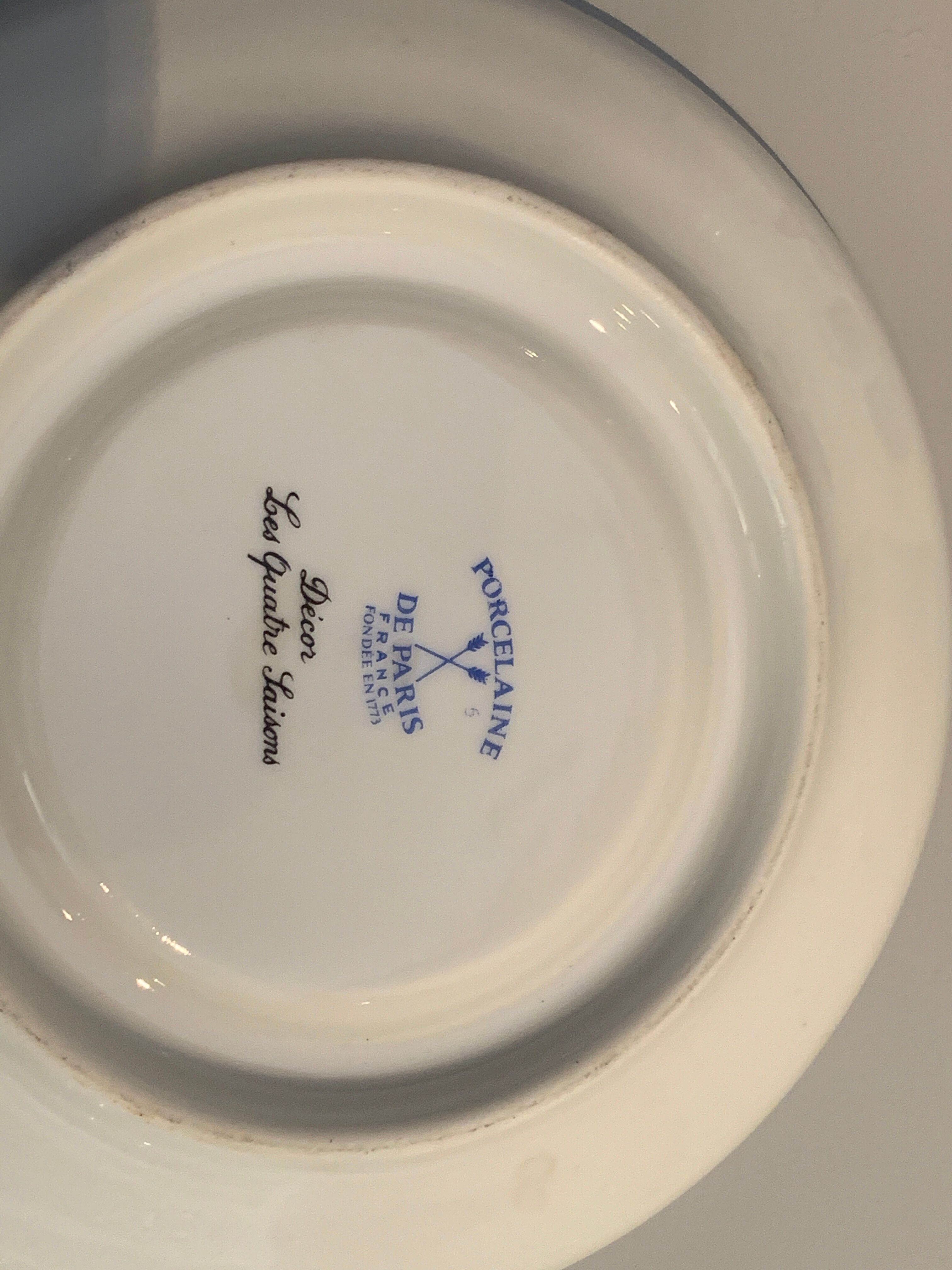 Selfish porcelain service