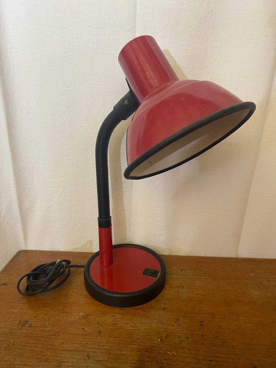 Antique style desk lamp aluminor red metal + black plastic vintage