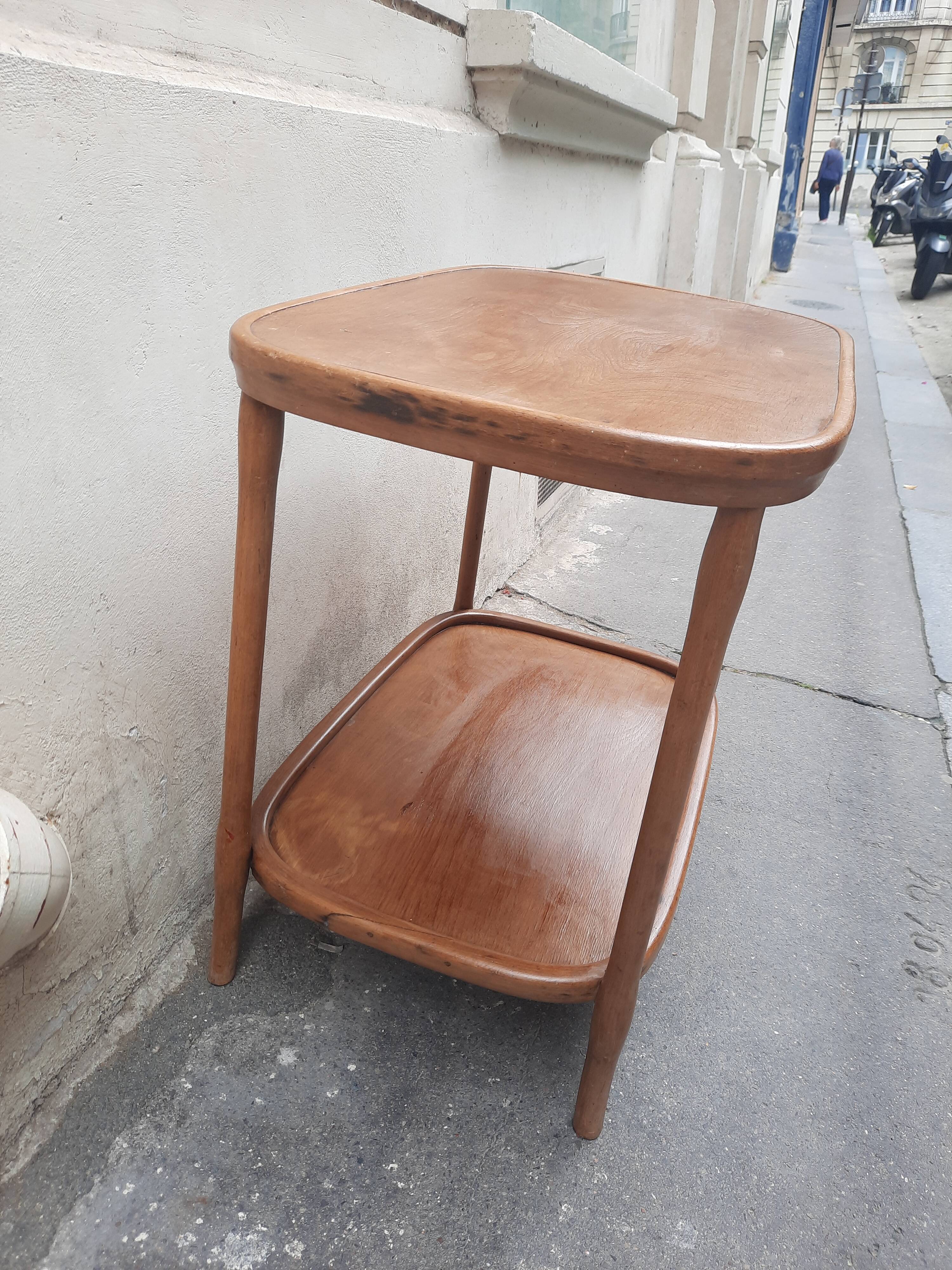 Serving table