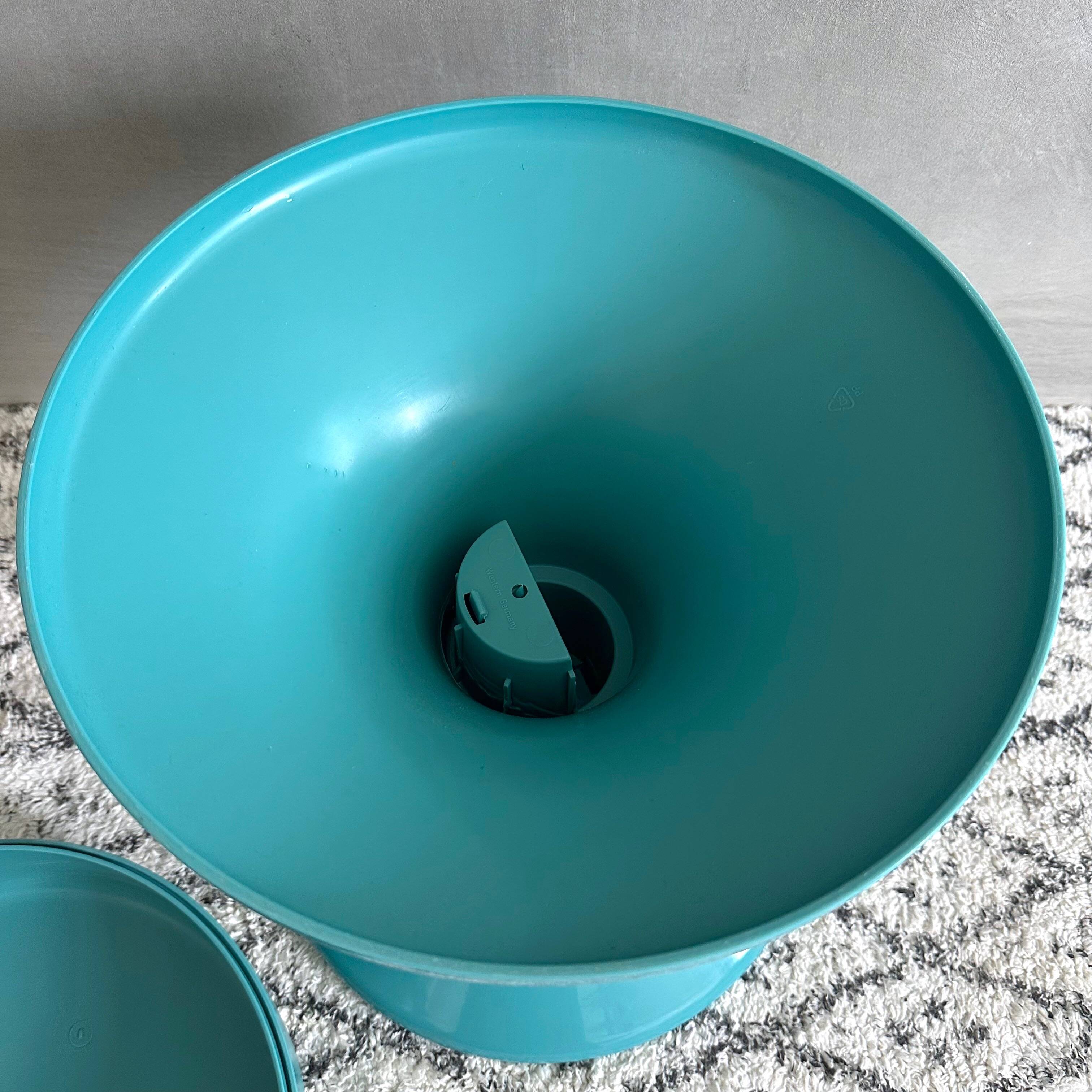 70s stool turquoise, tulip stool plastic, side table, mid-century interior