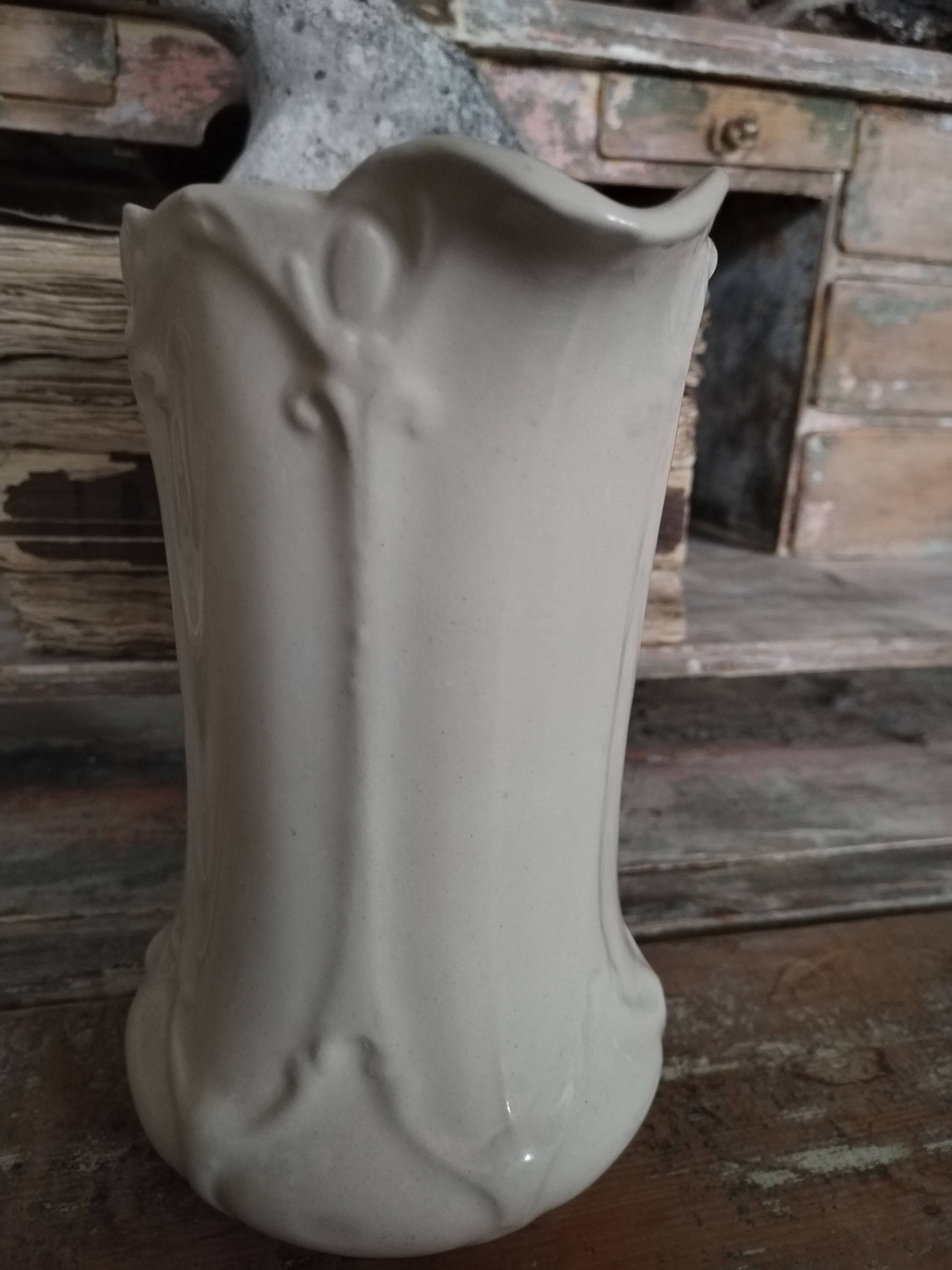 White earthenware rock pot 19th