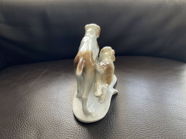 Figurine en porcelaine deux chiens