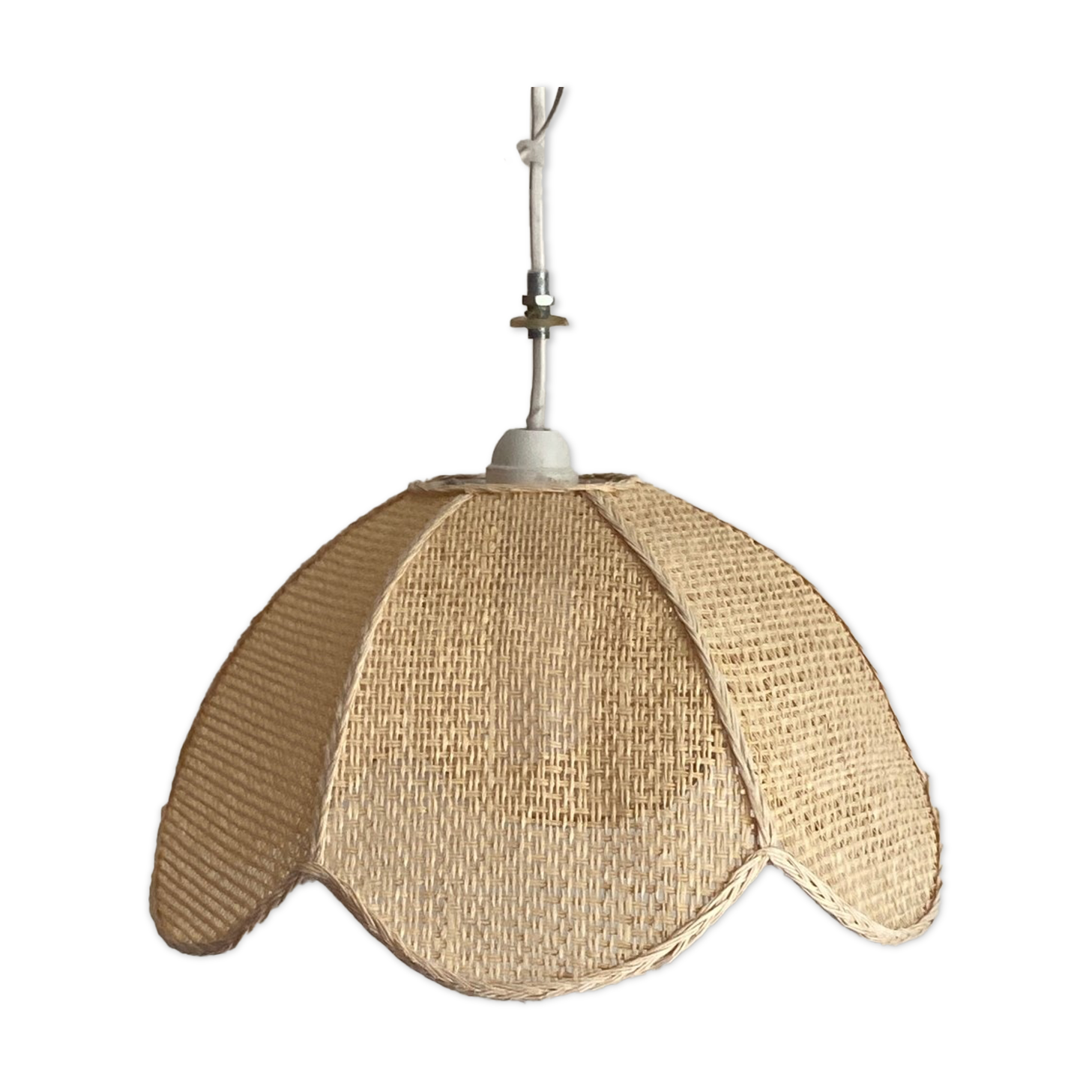 Rattan suspension, cannage flower shape