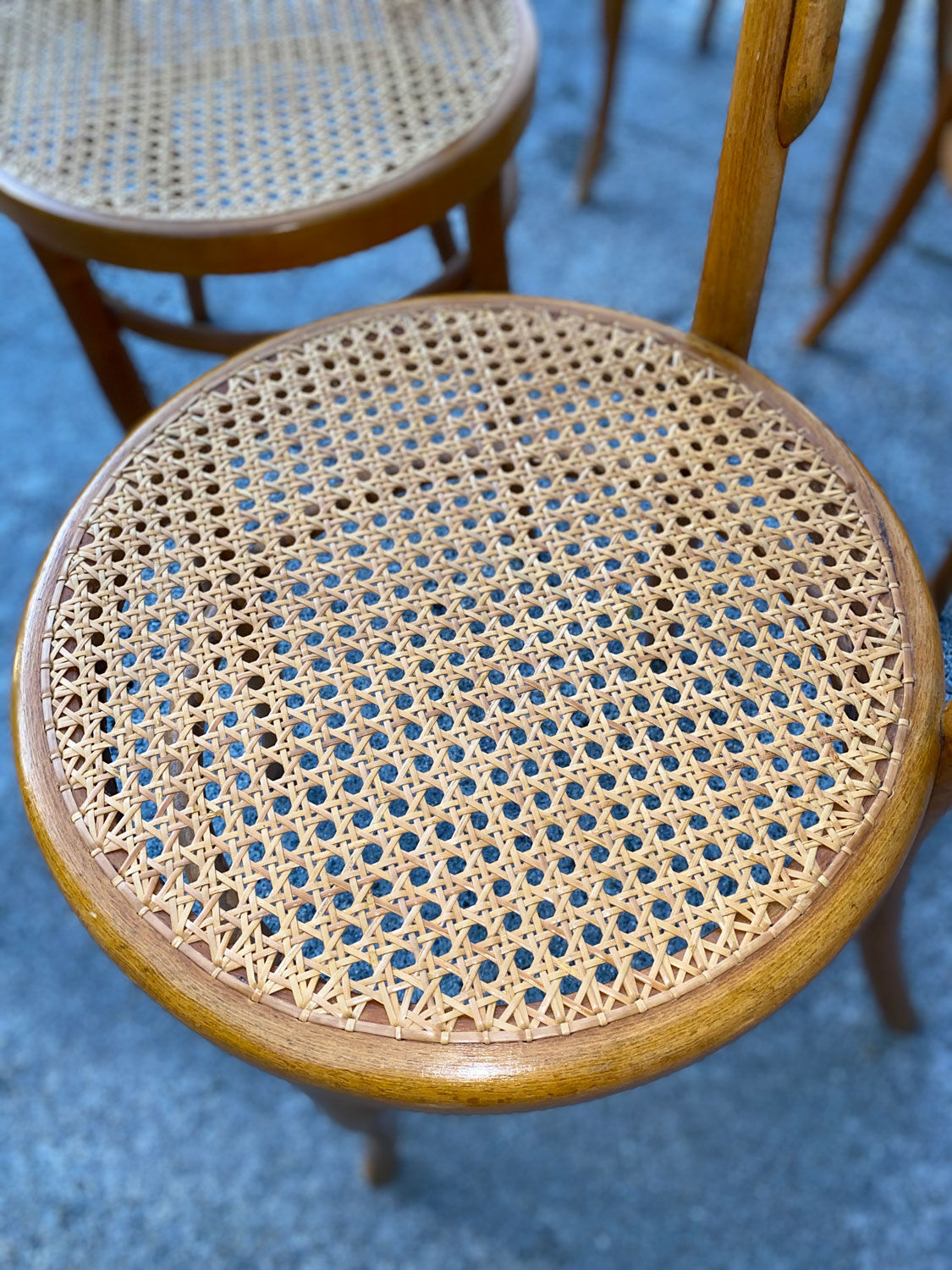 6 curved wooden chairs Thonet