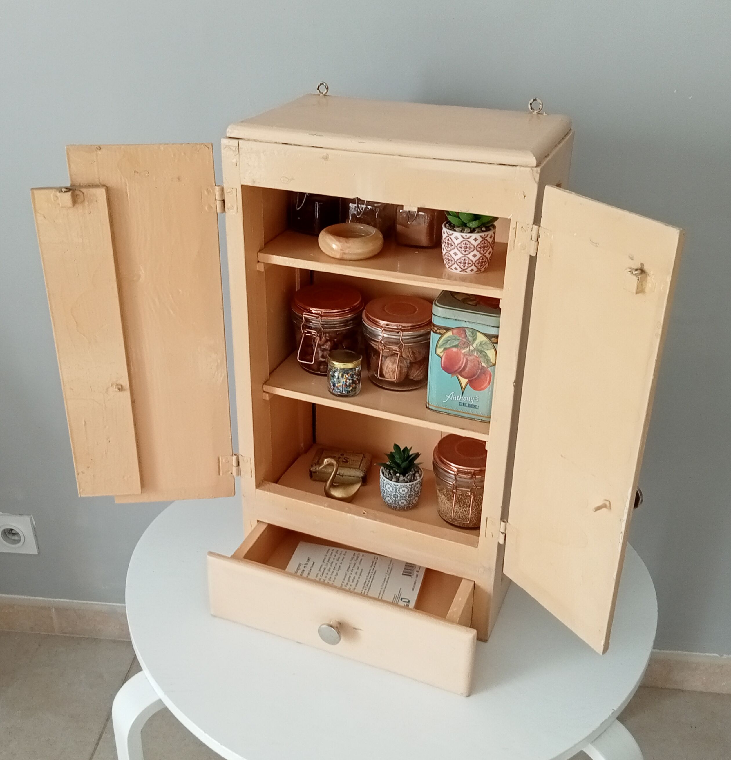 Medicine cabinet 50s