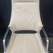 Wilkhan chair graph 302/5