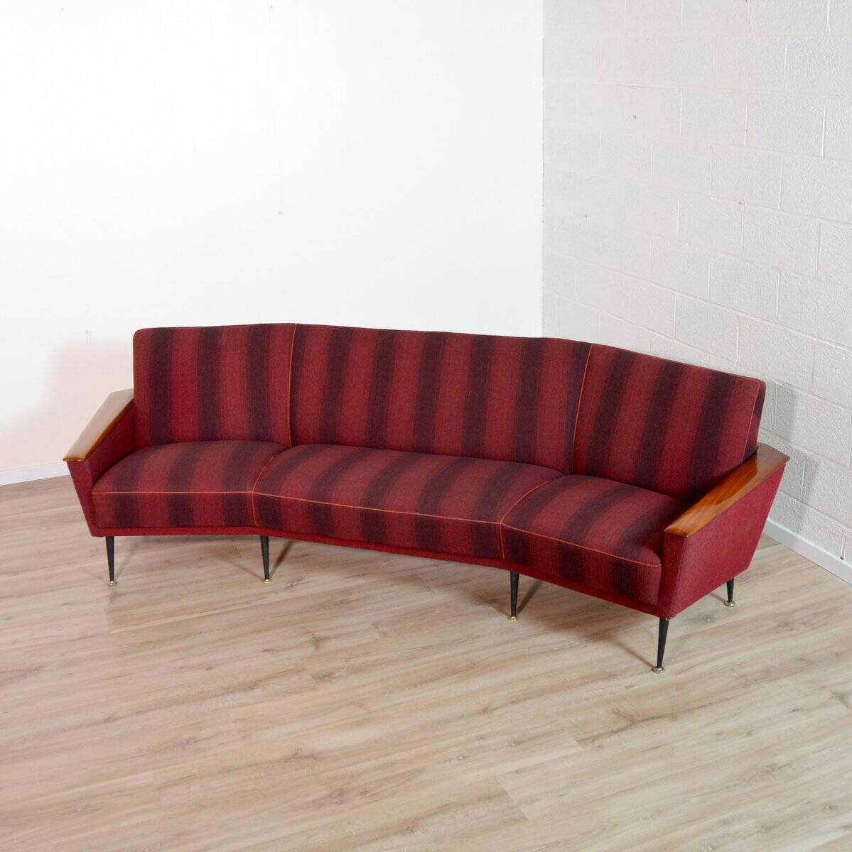 Rare and superb vintage curved teak sofa from the 1950s / Deutschland series decor