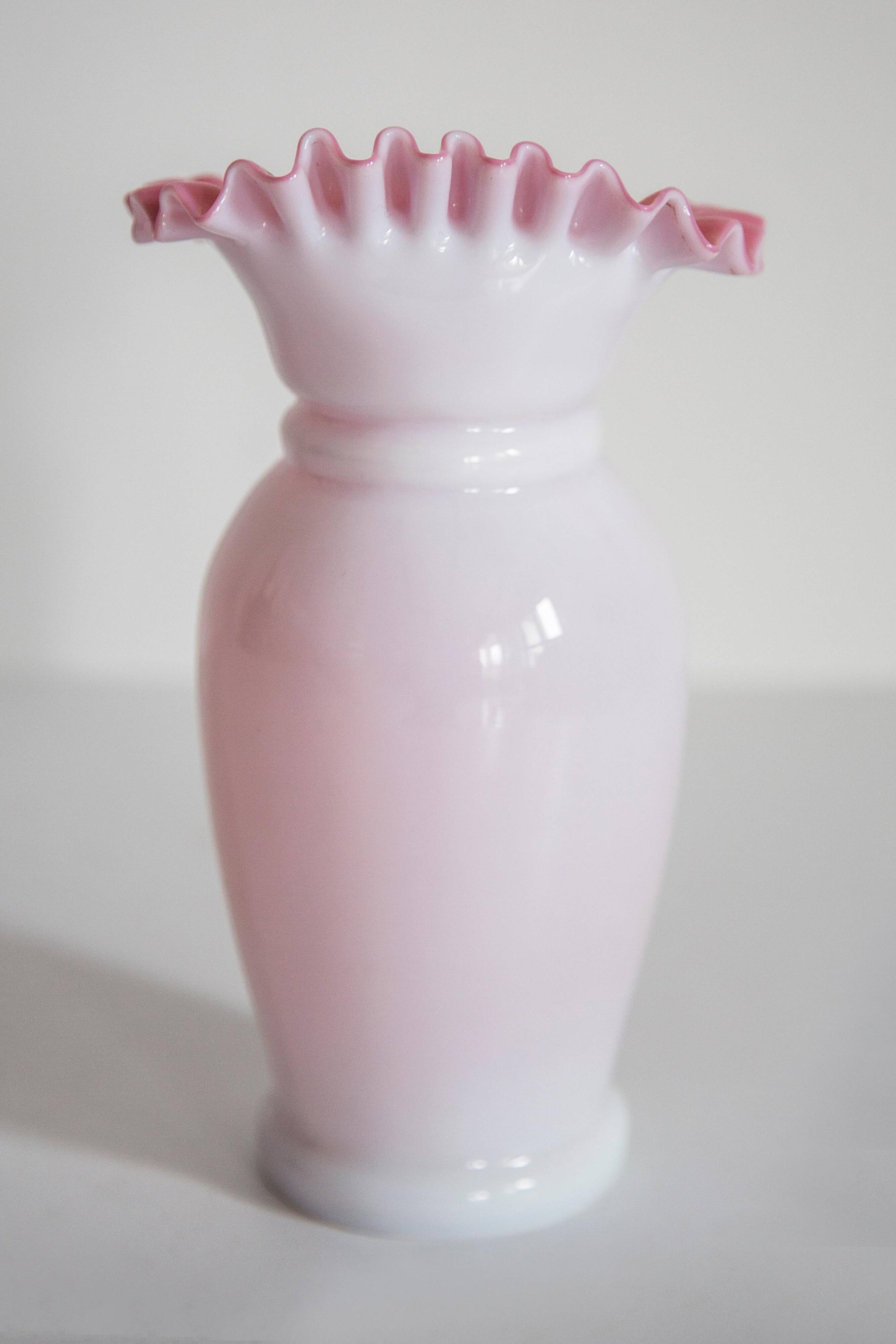 Vintage artistic pink glass vase, Tarnowiec, Sulczan, Europe, 1970s