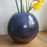 Round vase