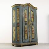 Armoire de mariée peinte à l'art populaire
