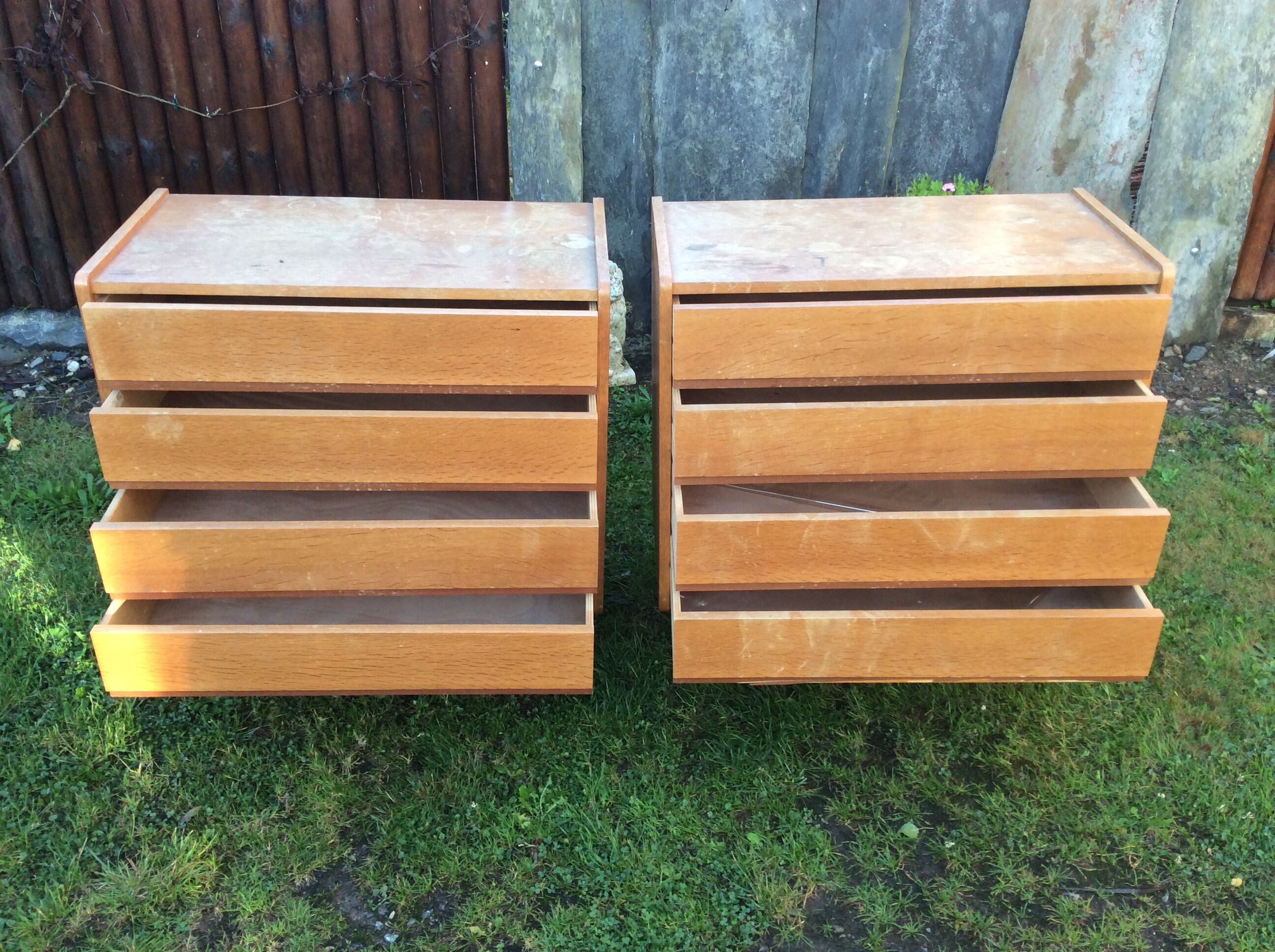 Vintage commodes (duo) in oak with 4 drawers.