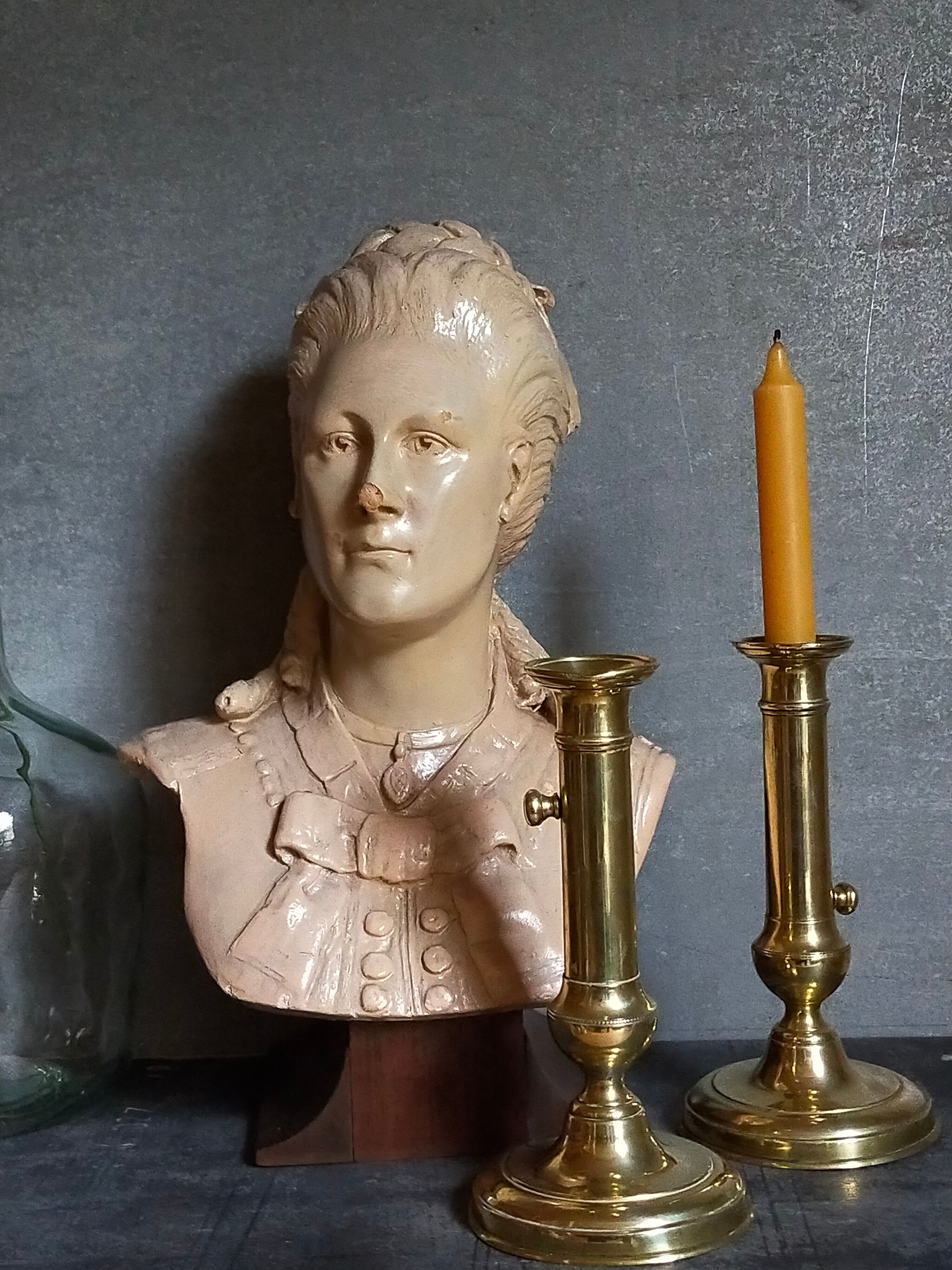 Bust of a woman "the elegant"XIXth in painted plaster signed on its solid wood base
