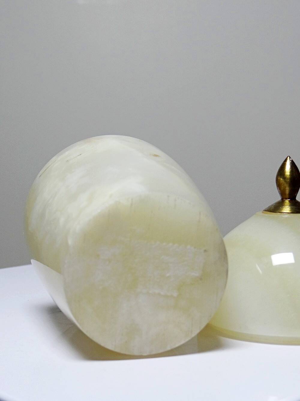 Small vintage box in beige marble/alabaster and brass