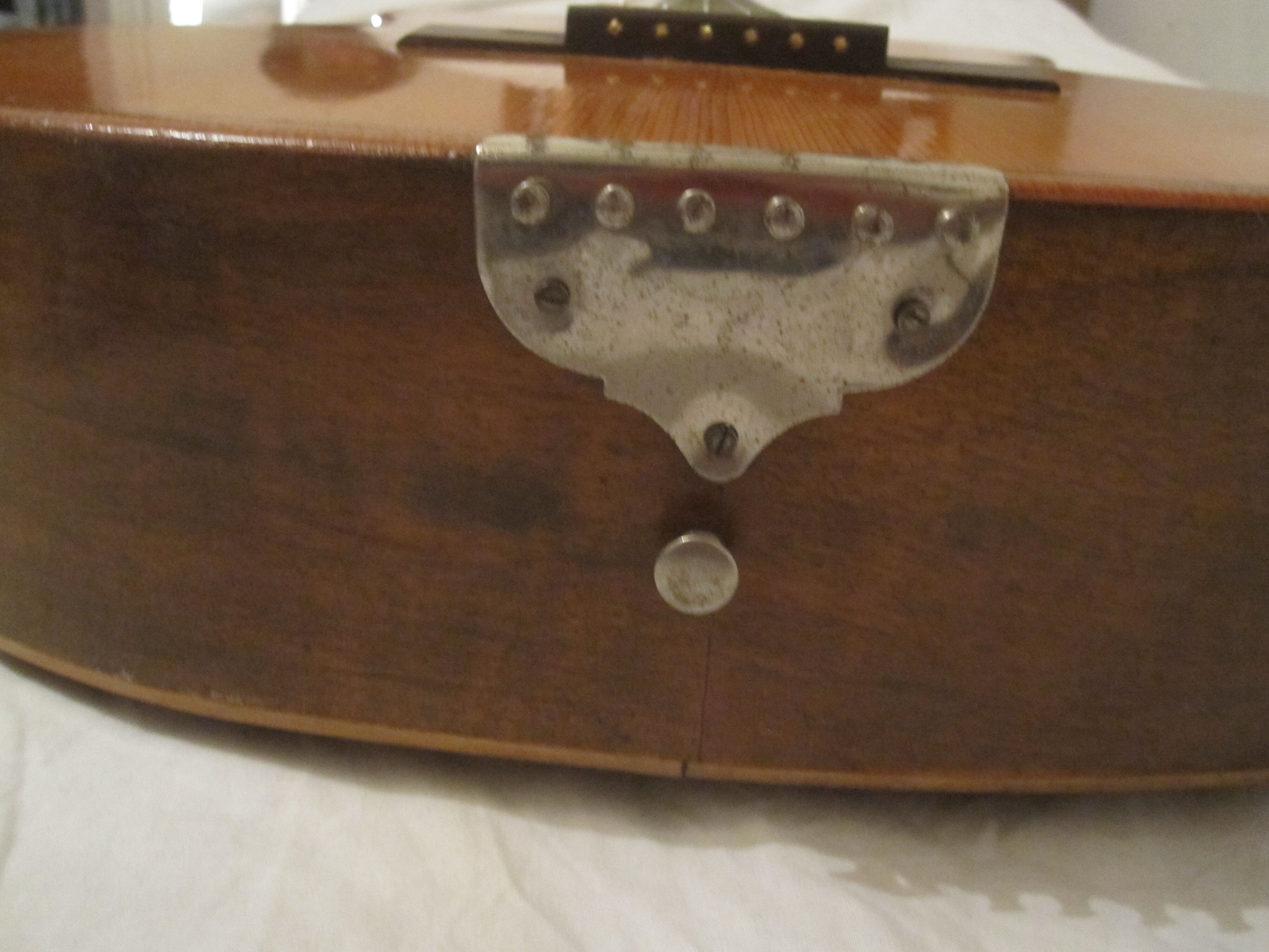 Guitar luthier Gérôme