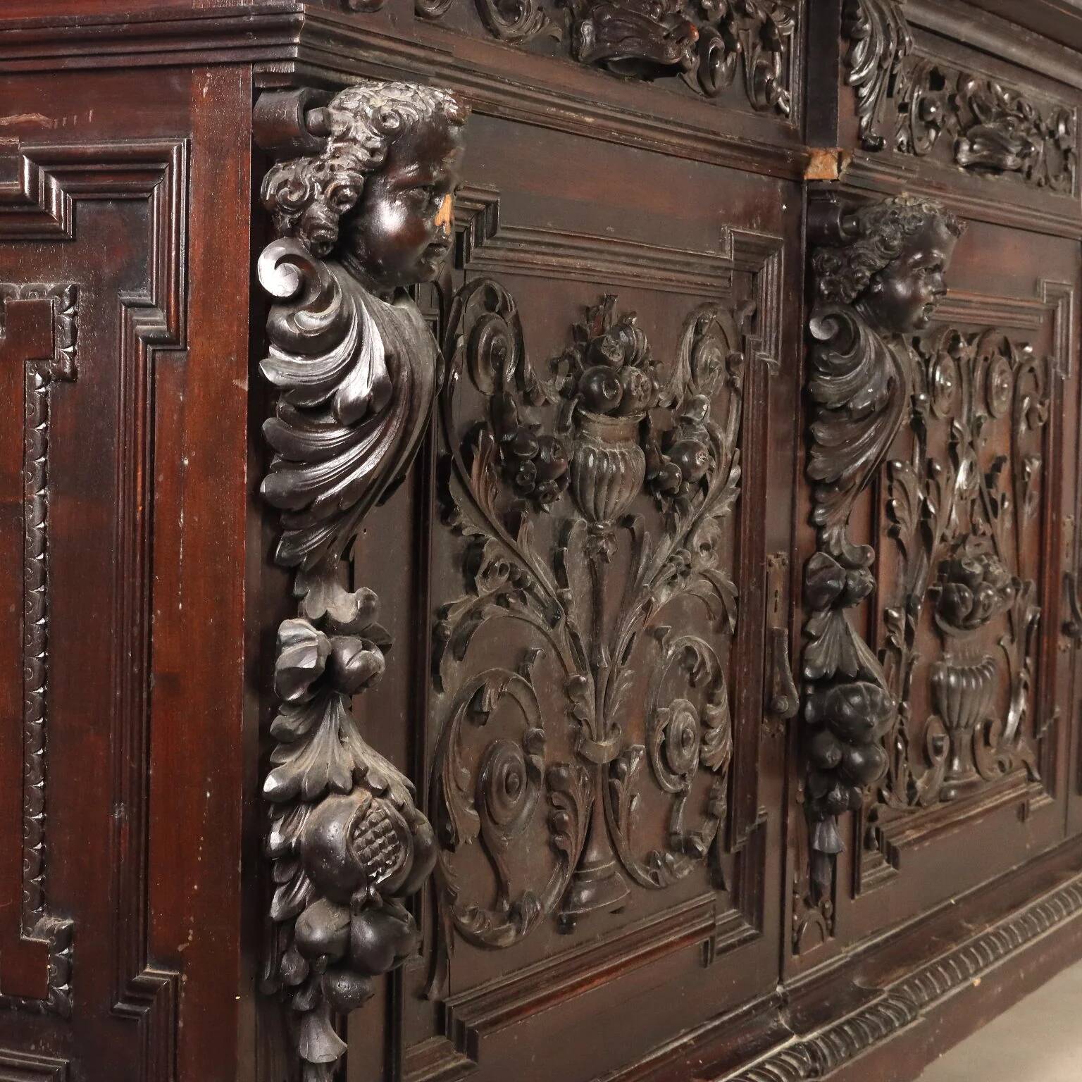 Antique neo-Renaissance walnut buffet, Italy, 19th century