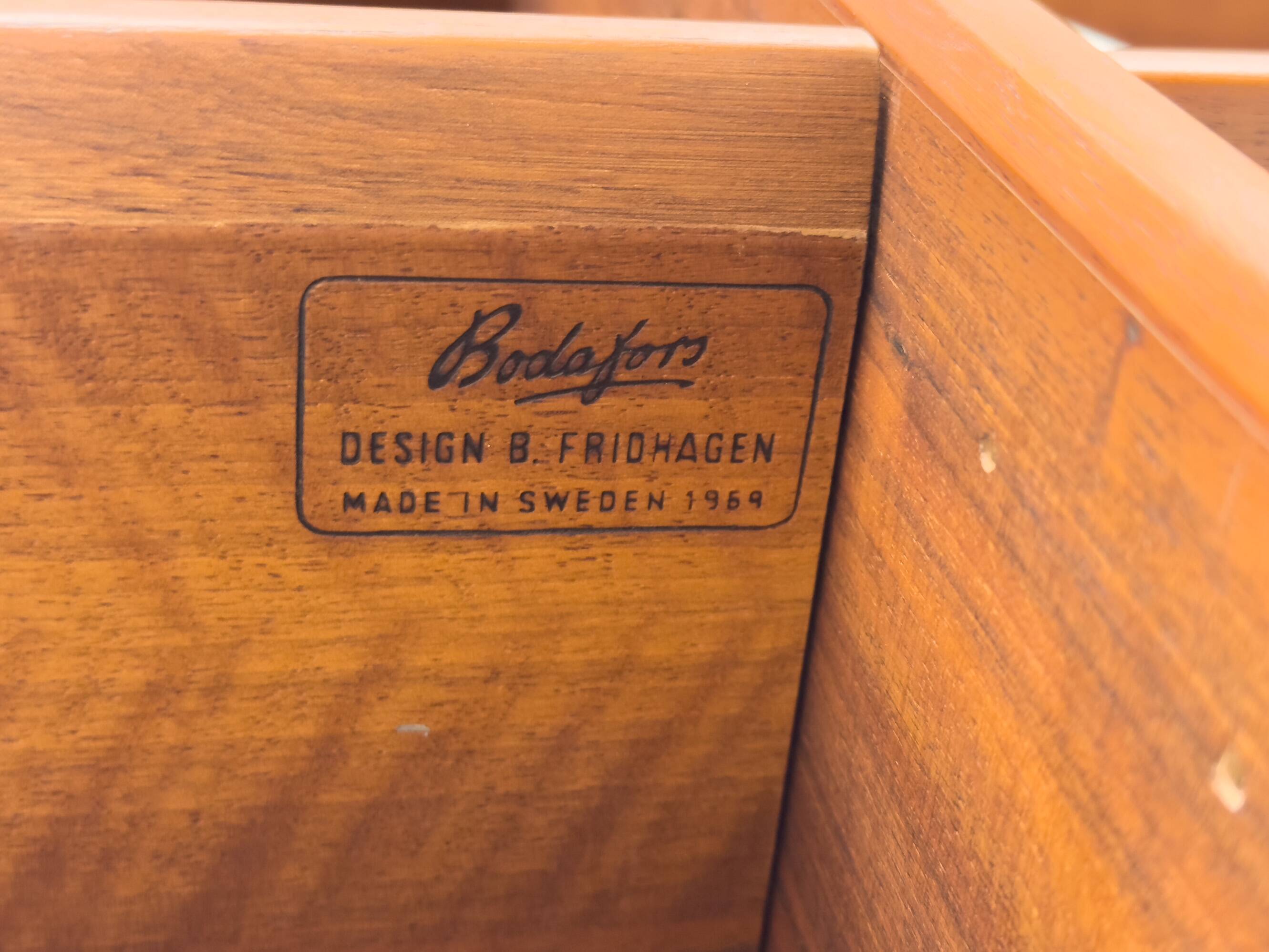 Grande Bibliothèque en Noyer par Bertil Fridhagen pour Bodafors, 1969