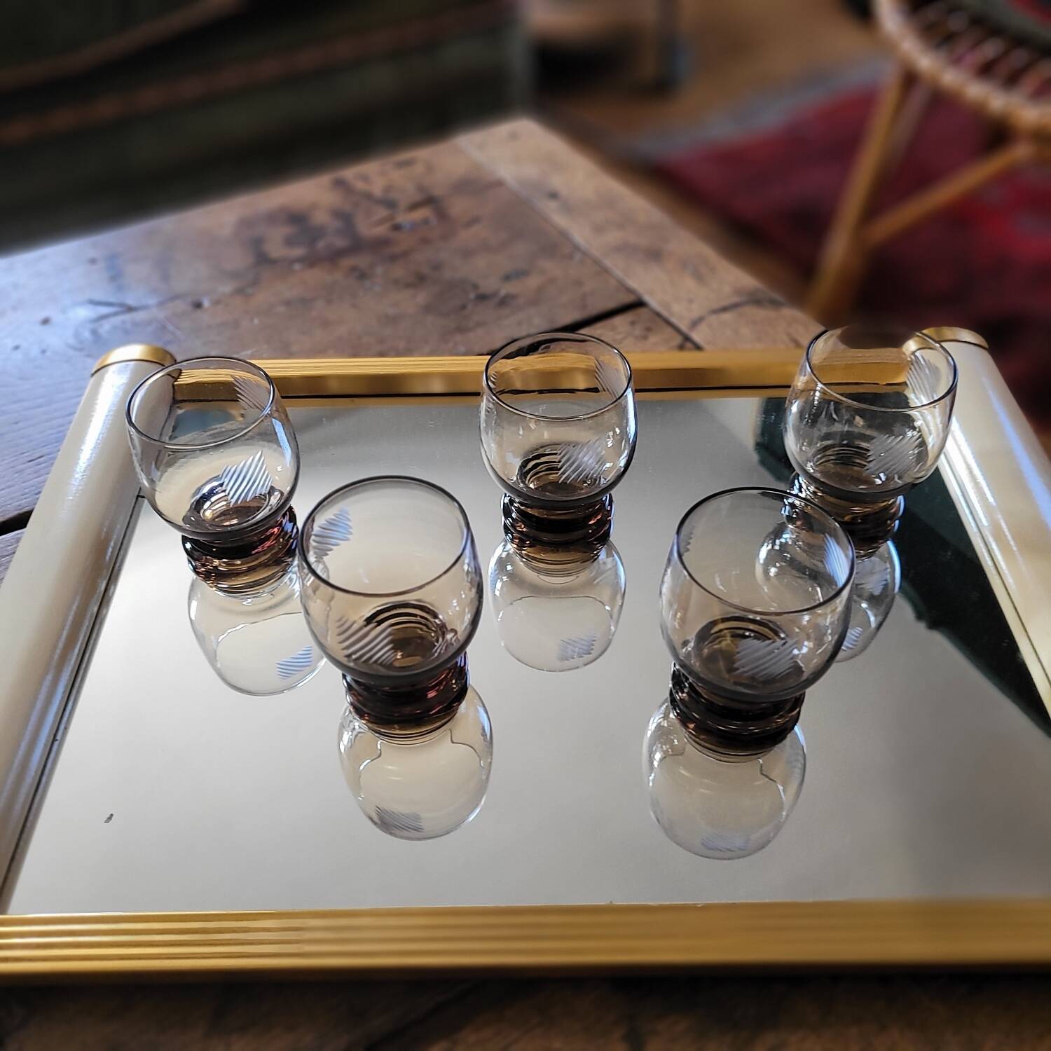 5 Engraved smoked glasses — 70s