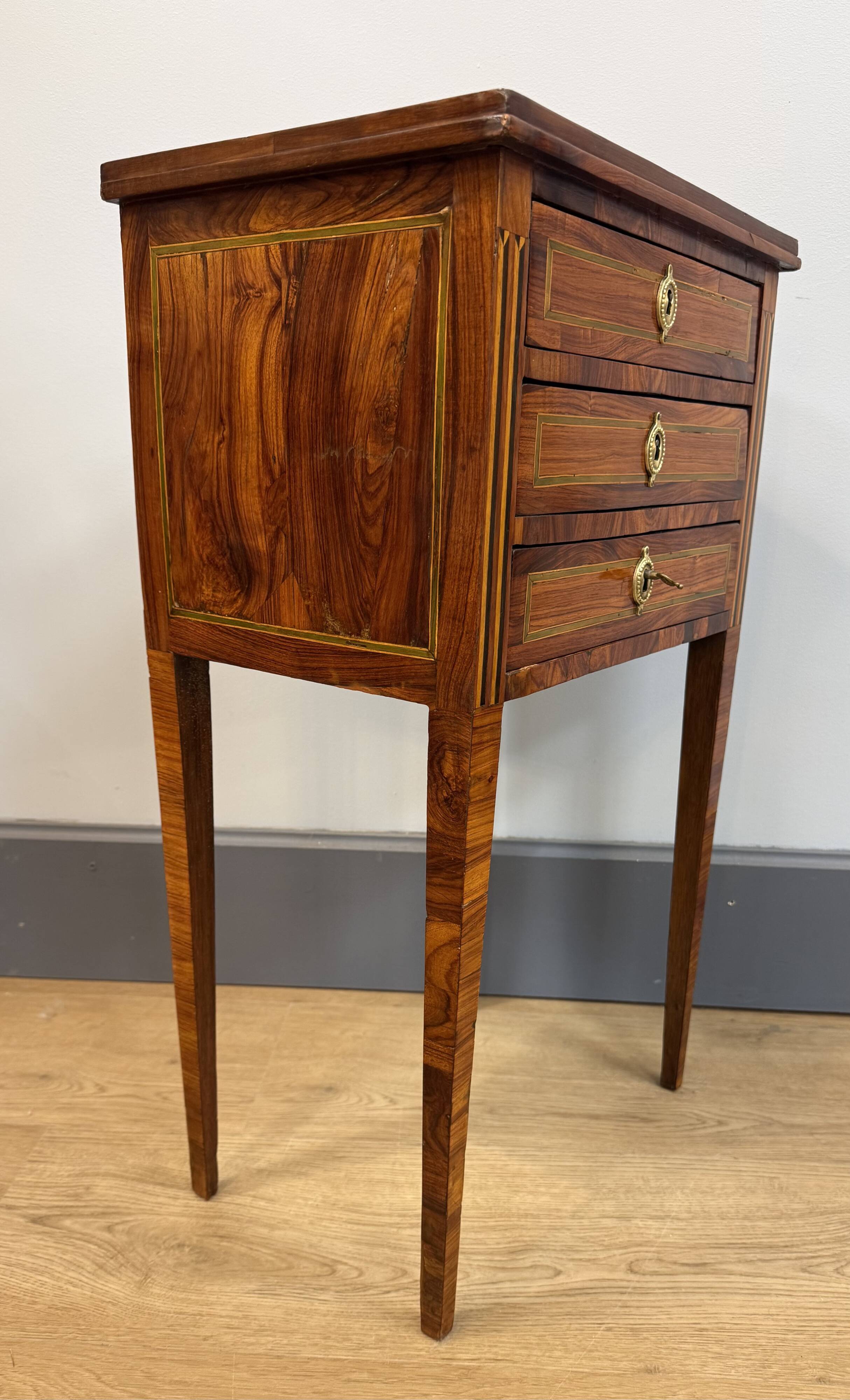 Small chiffonnier table in Louis XVI style.