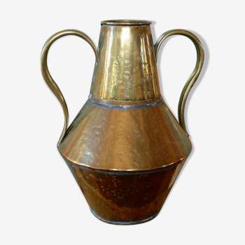 Vase martelé doré
