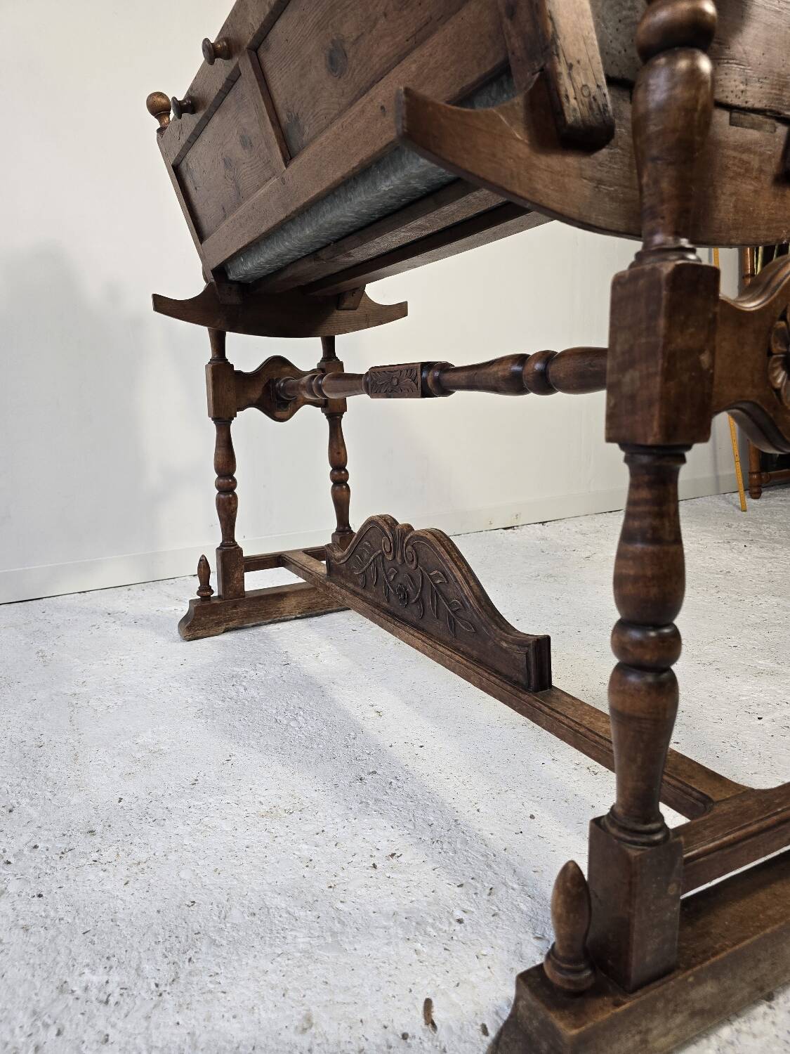 19th century cradle in carved fruitwood – Antique planter