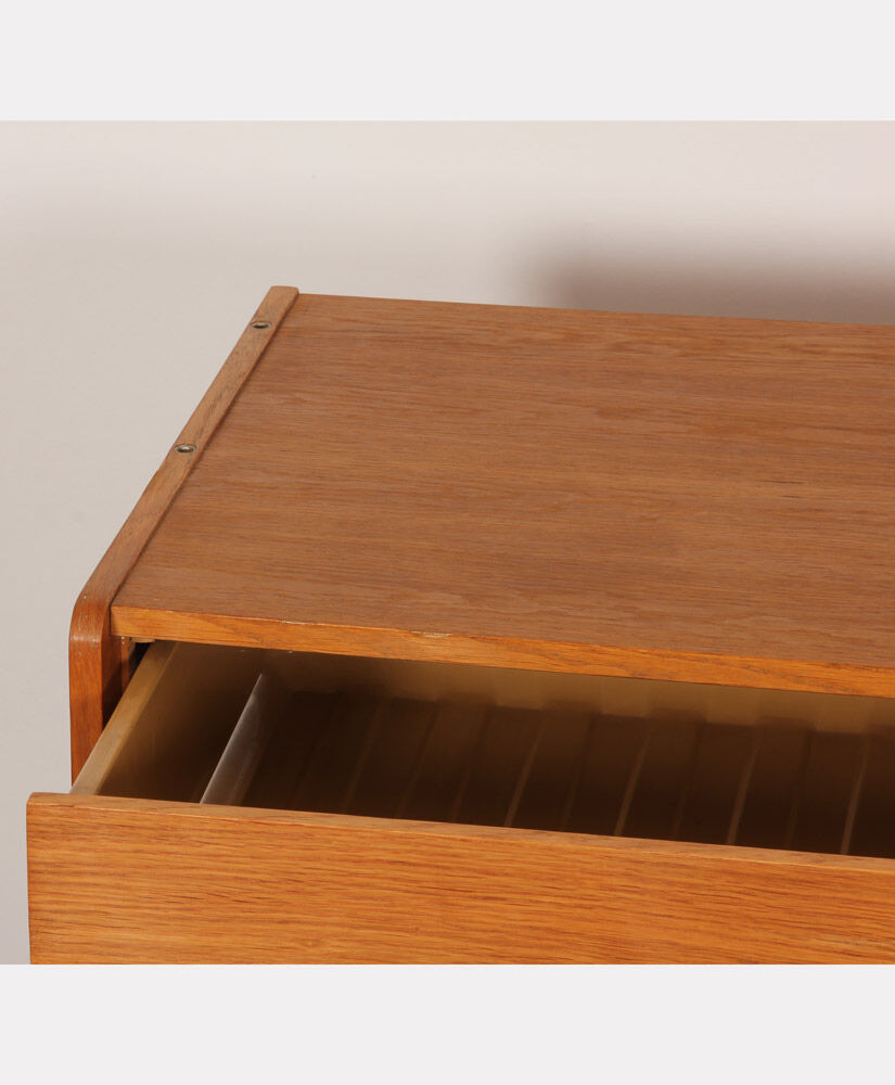 Commode modèle U-453 à 8 tiroirs par Jiri Jiroutek, 1960