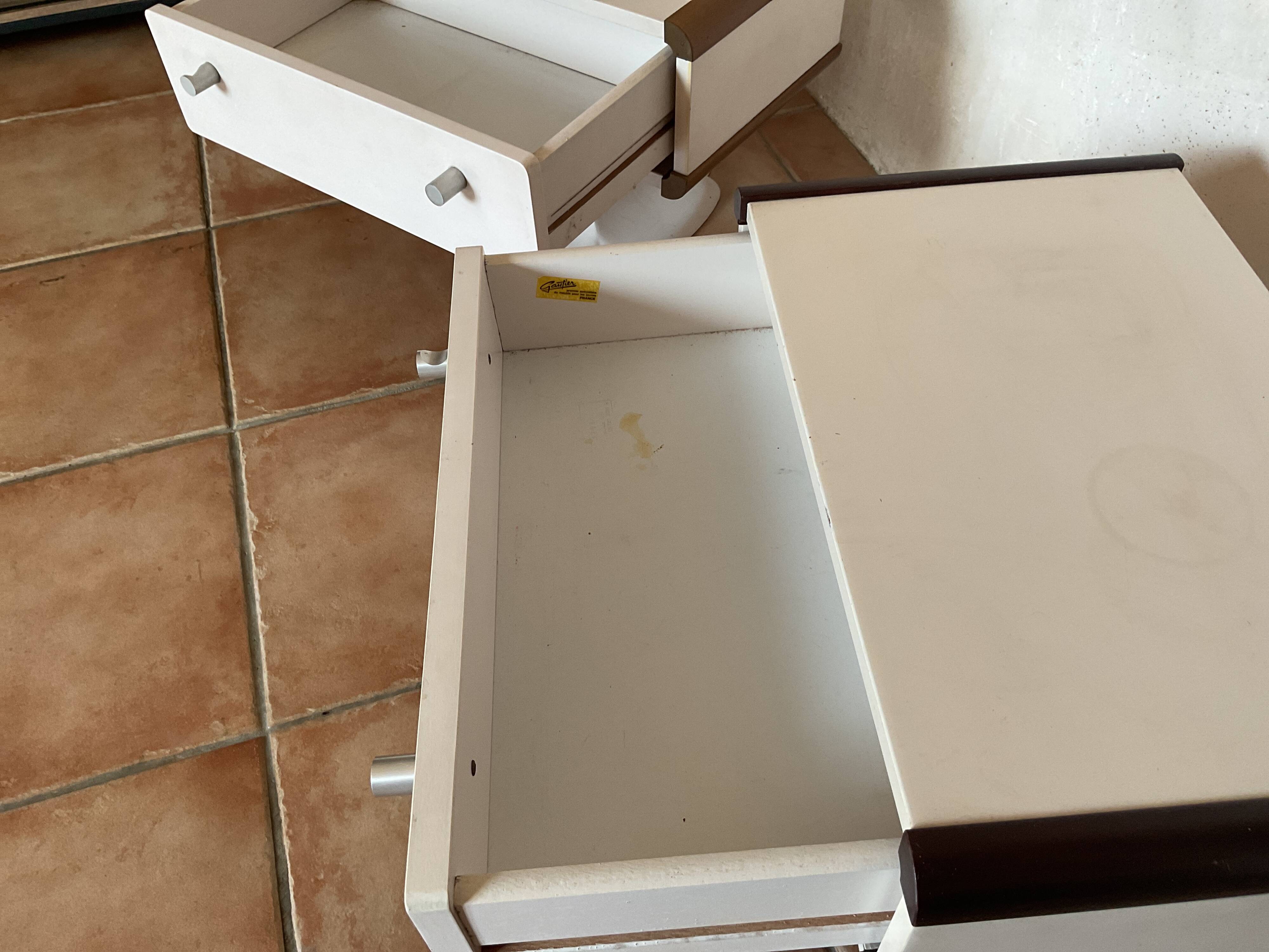 Pair of designer bedside tables – Gauthier, tulip base (clover)
