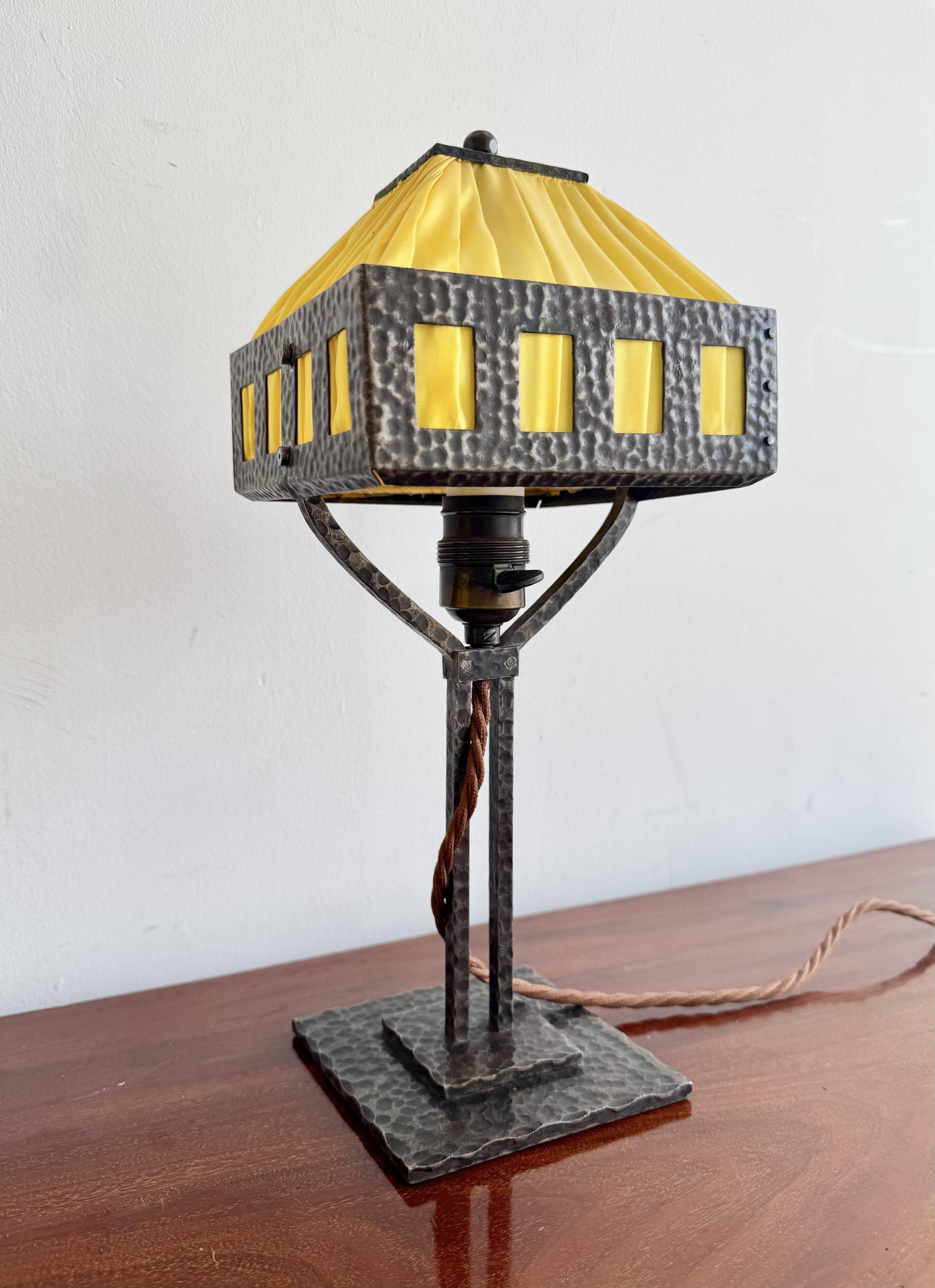 Lampe de table suédoise Arts and Crafts par Arvid Böhlmarks