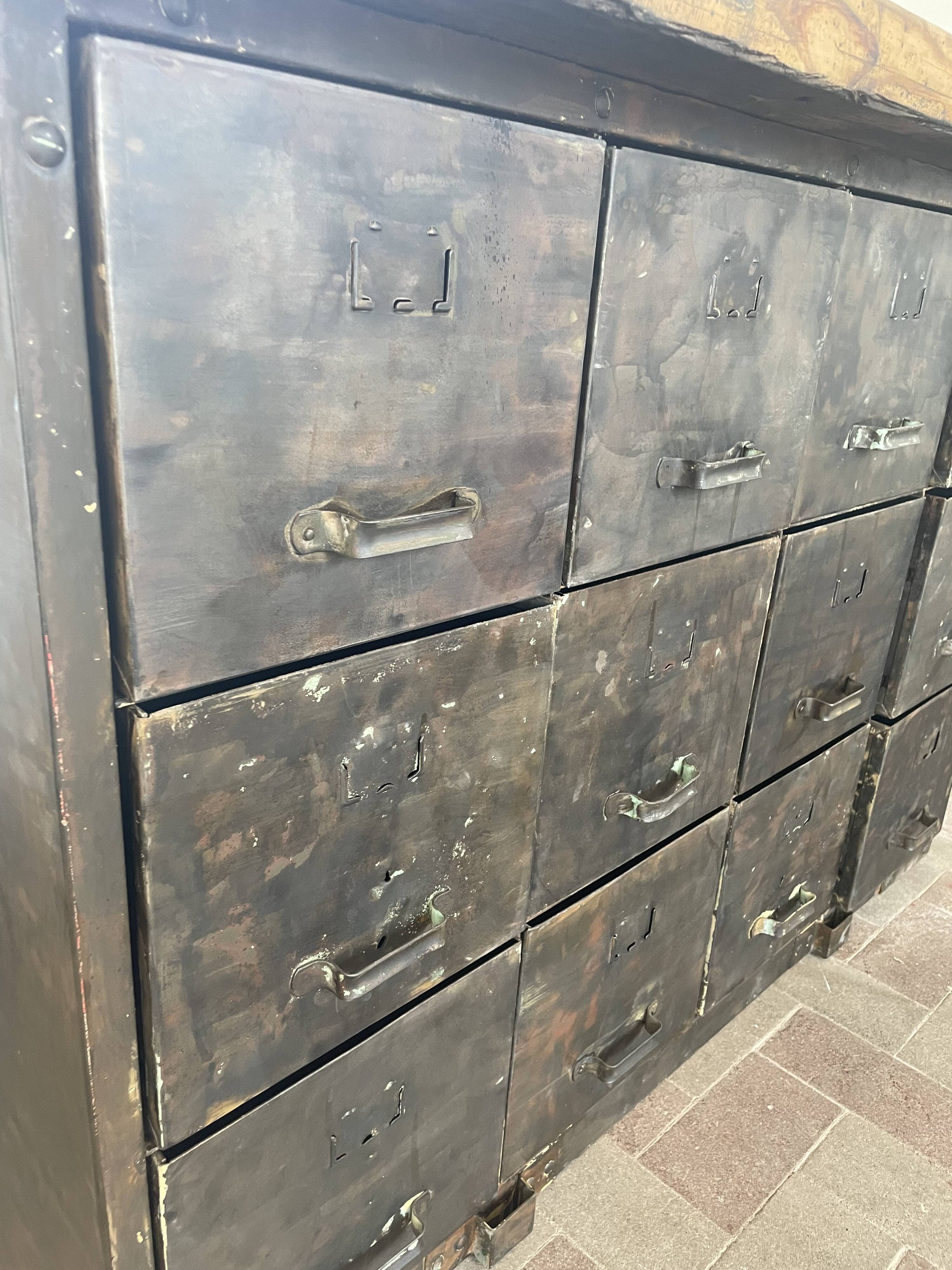 Meuble militaire 1945 12 tiroirs vintage industriel