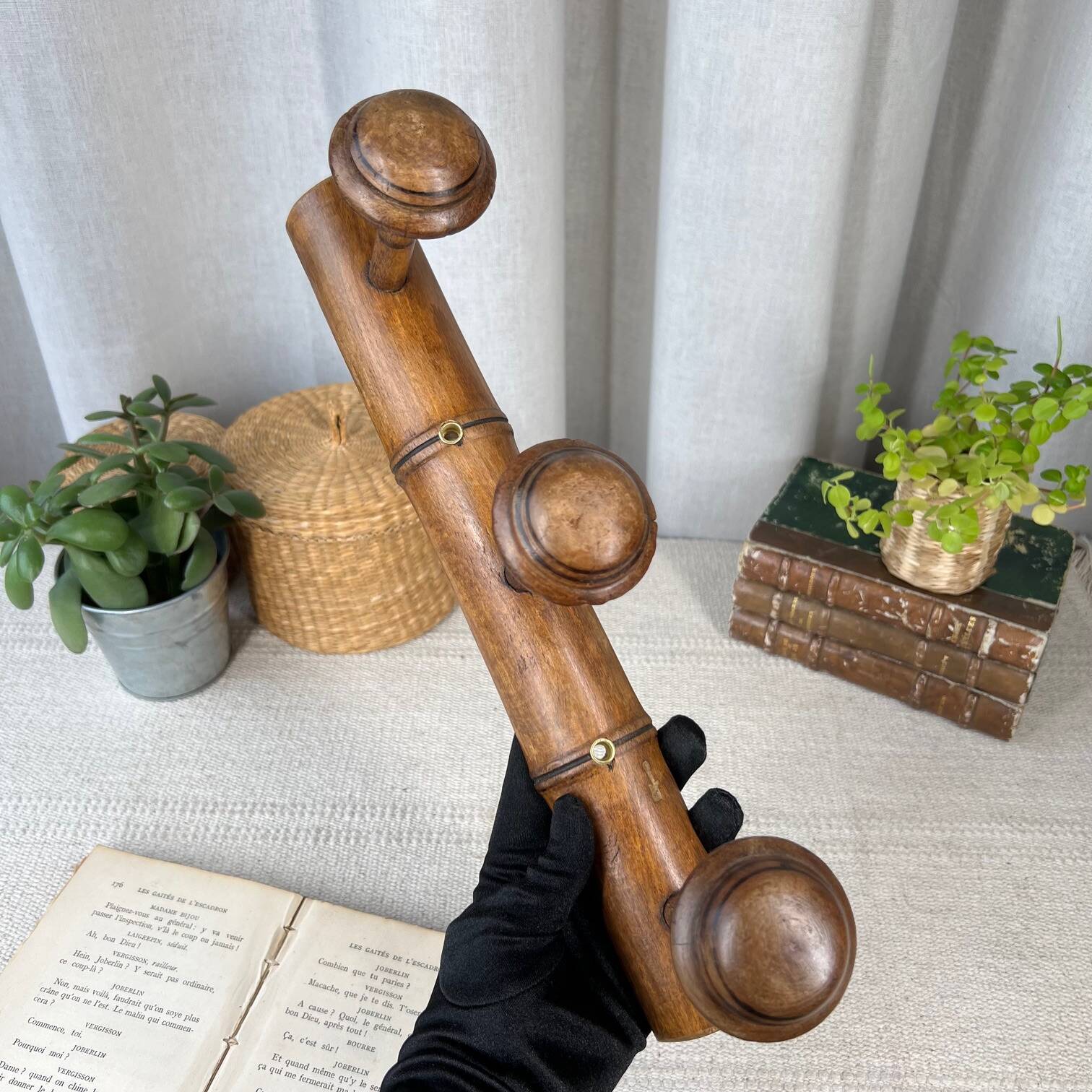 Vintage wooden hook 3 balls