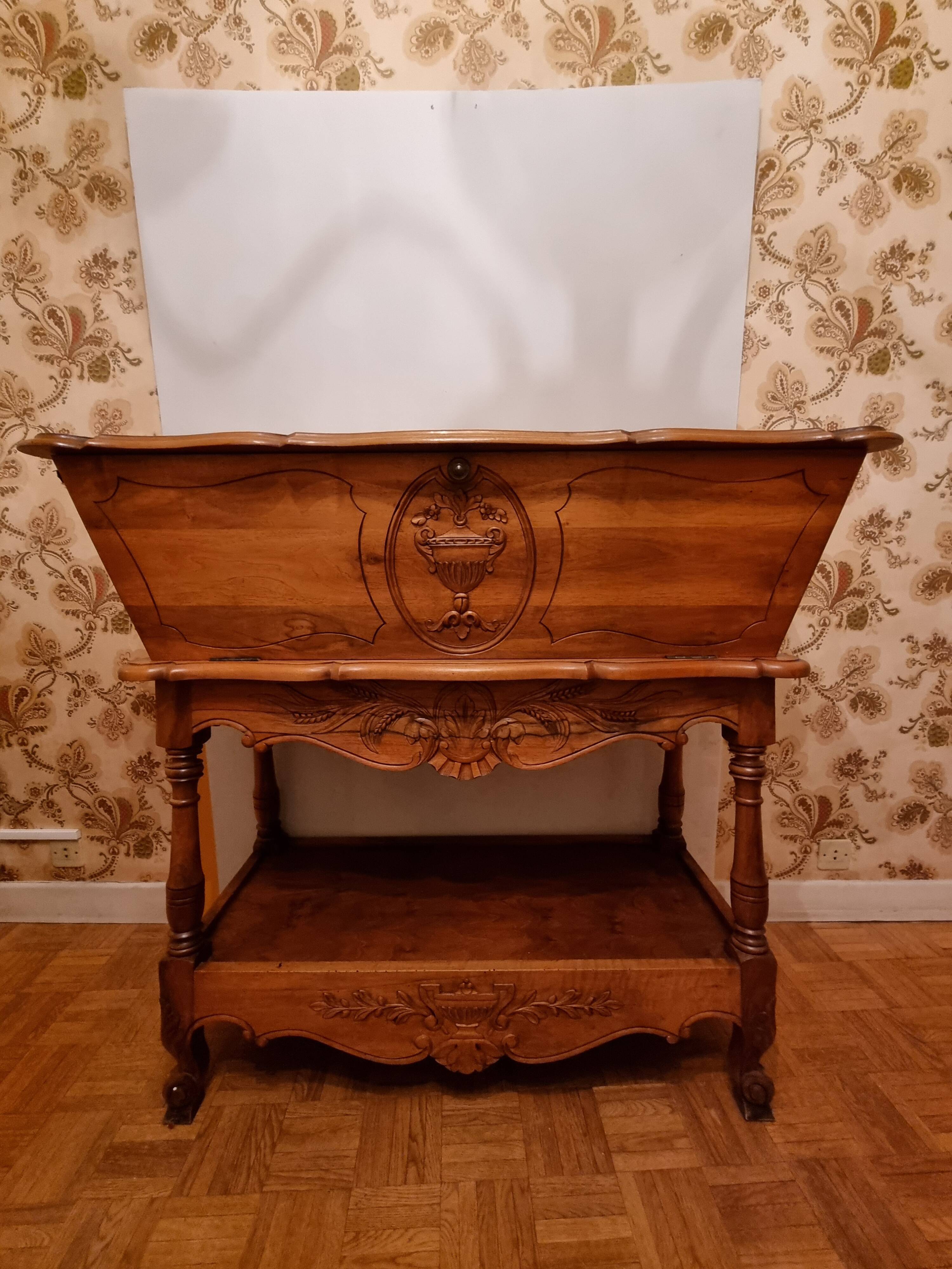 Provençal-style dough mixer