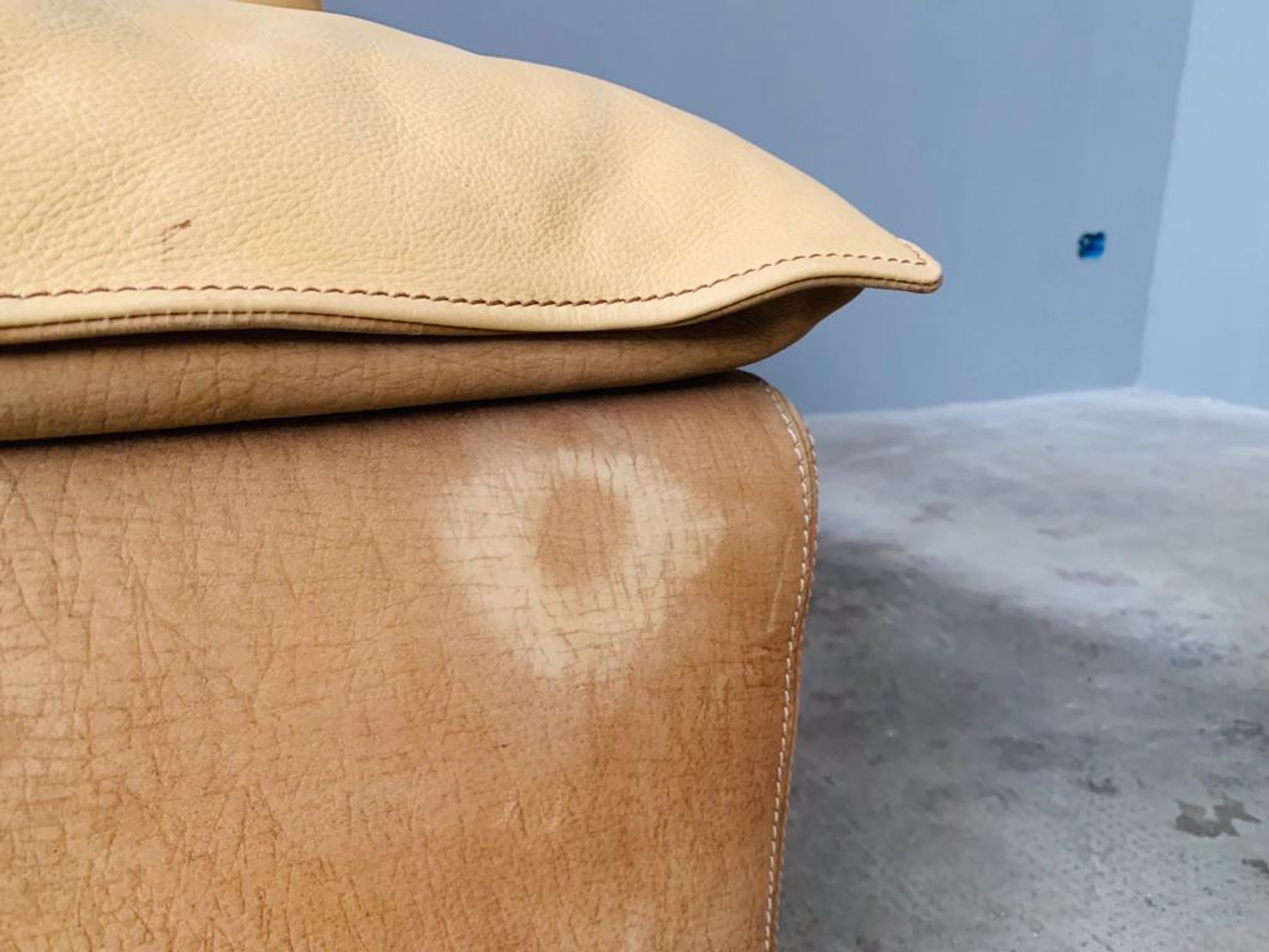 Bogo sofa in leather and suede, by Carlo Bartoli for Rossi di Albizzate