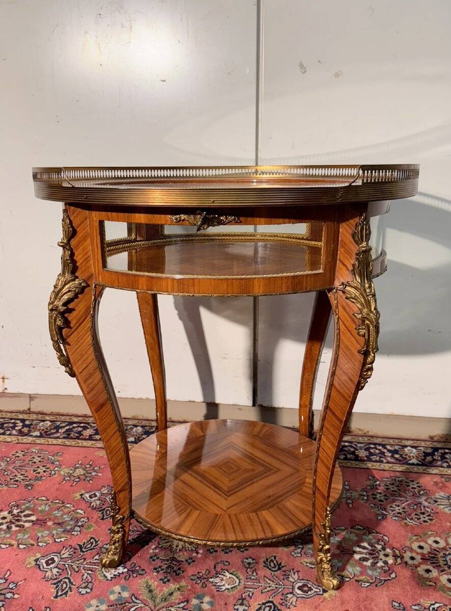 Display table in Louis XV style made of rosewood and violet wood.