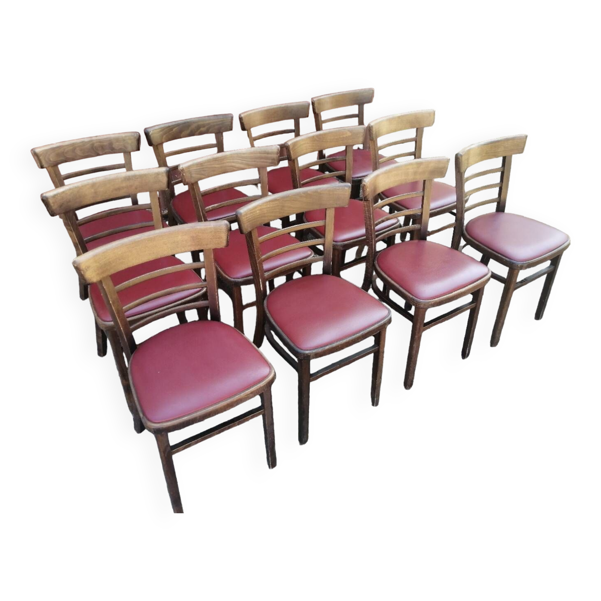 Lot de 12 chaises bistrot TON en bois et skaï rouge vintage.