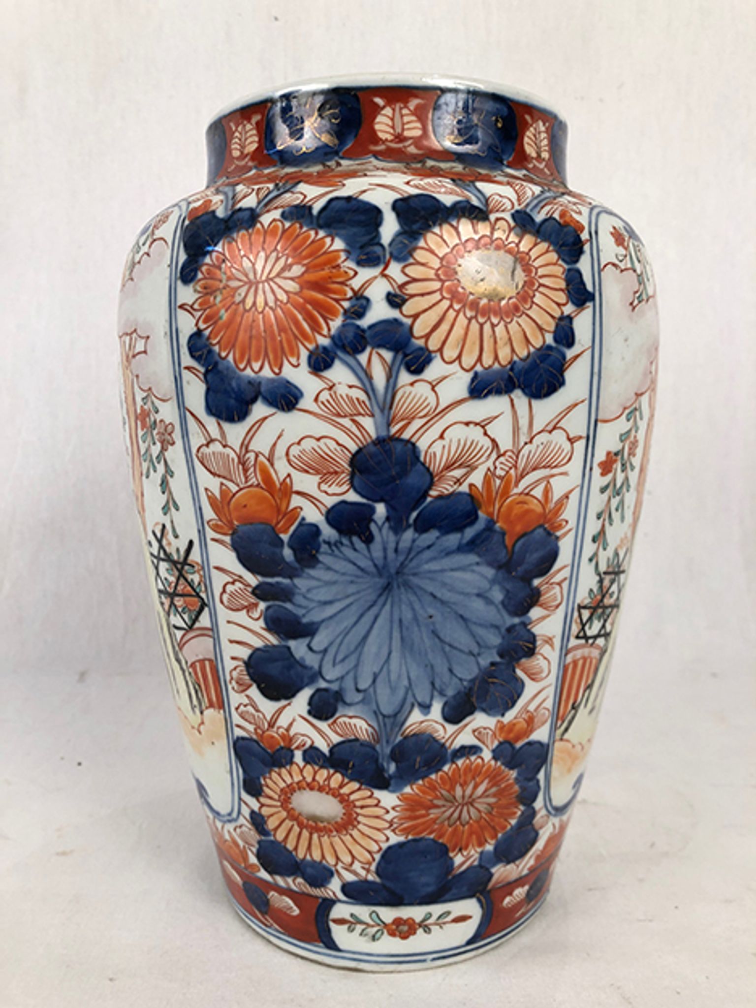 Japan, Imari, porcelain vase early twentieth century