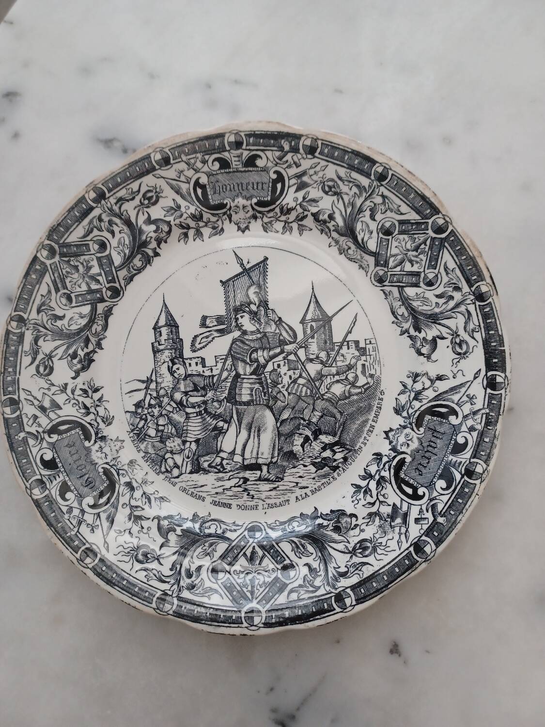 5 assiettes à dessert "vie de Jeanne d'arc" Sarreguemines