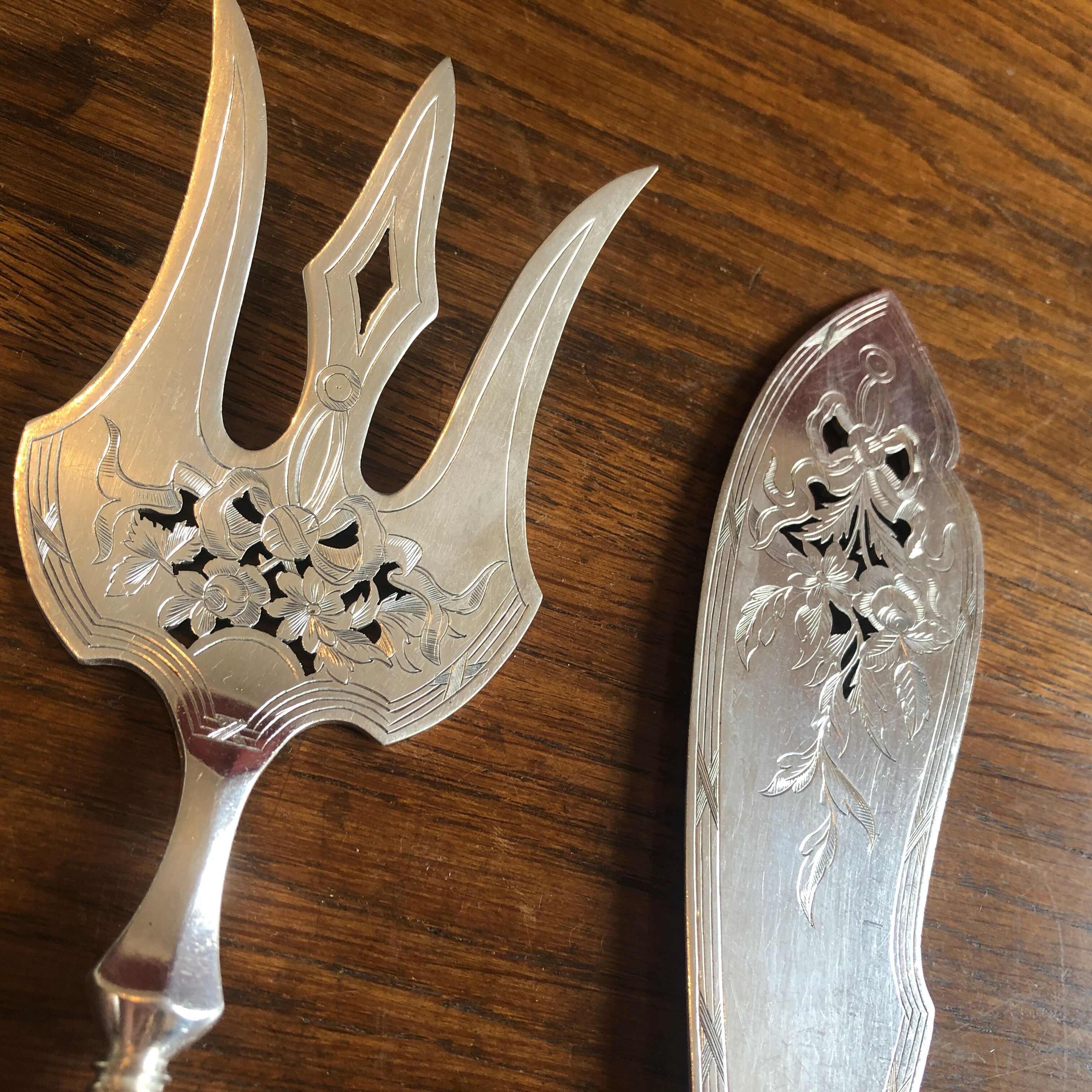 Cutlery serving fish silverware