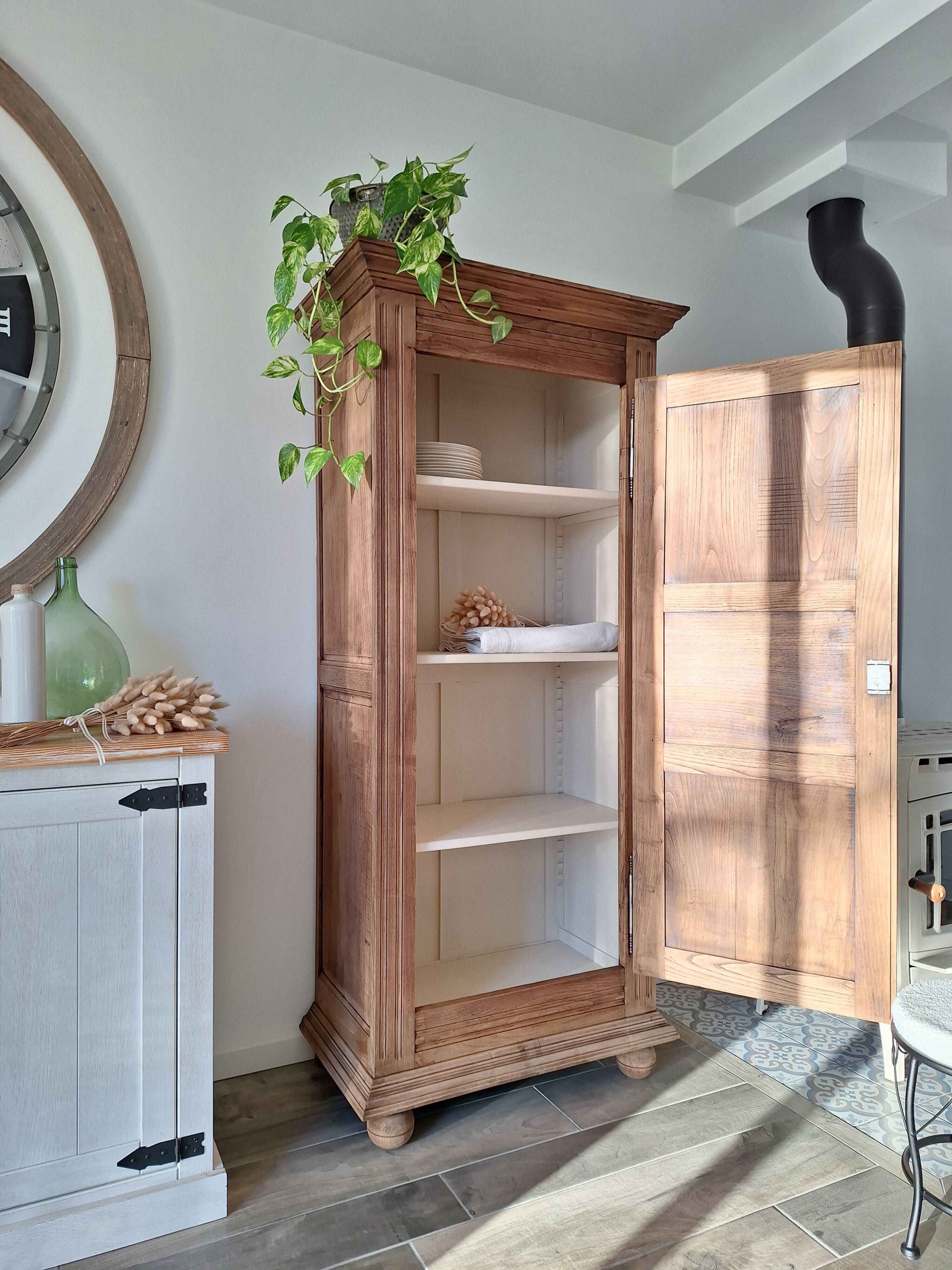 Oak solid bonnetière / wardrobe / dresser from 1940