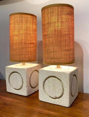 Paire de lampes cubes sculptée en pierre calcaire par Albert Tormos - France 1970s