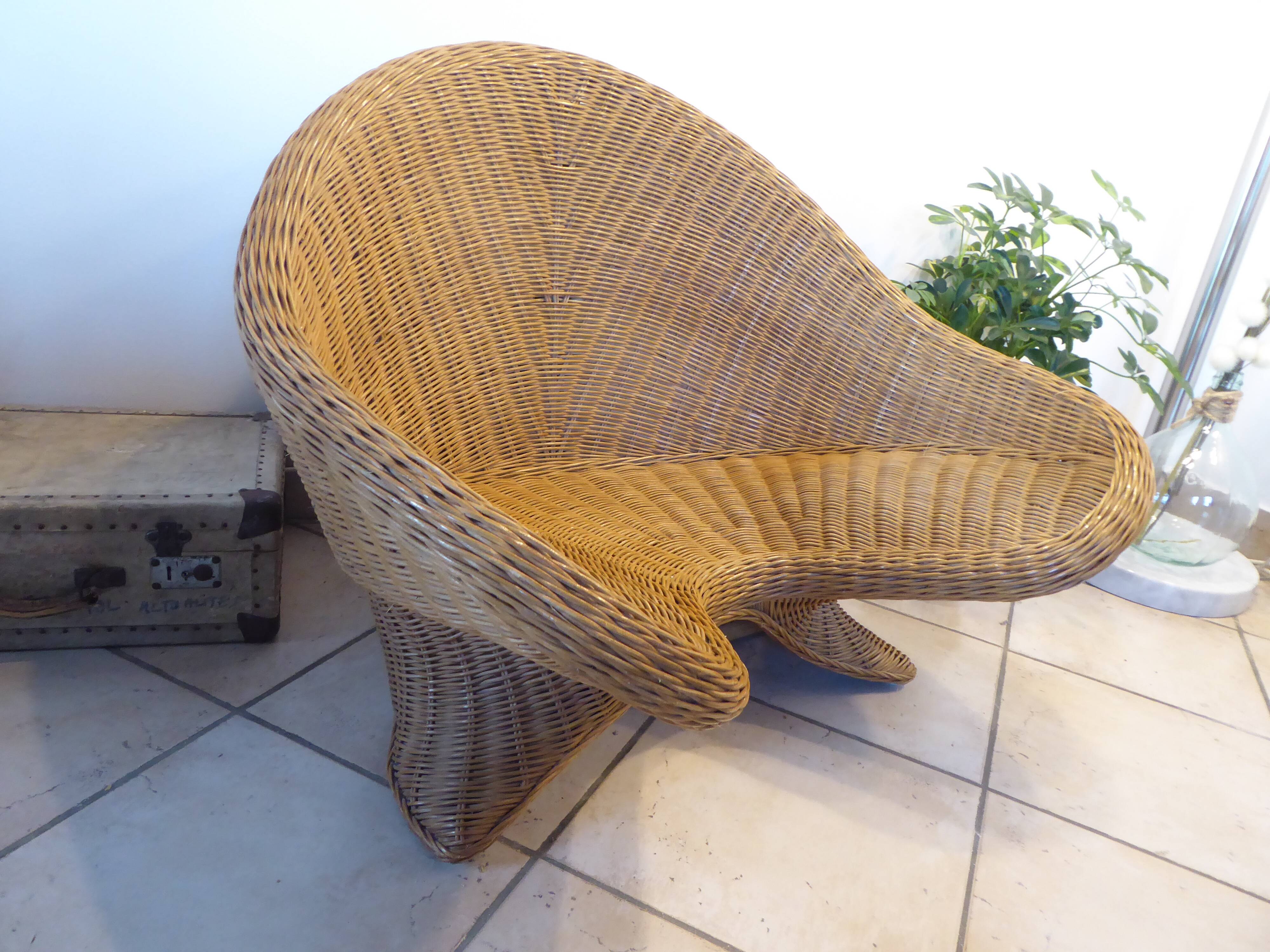 Wicker lotus armchair