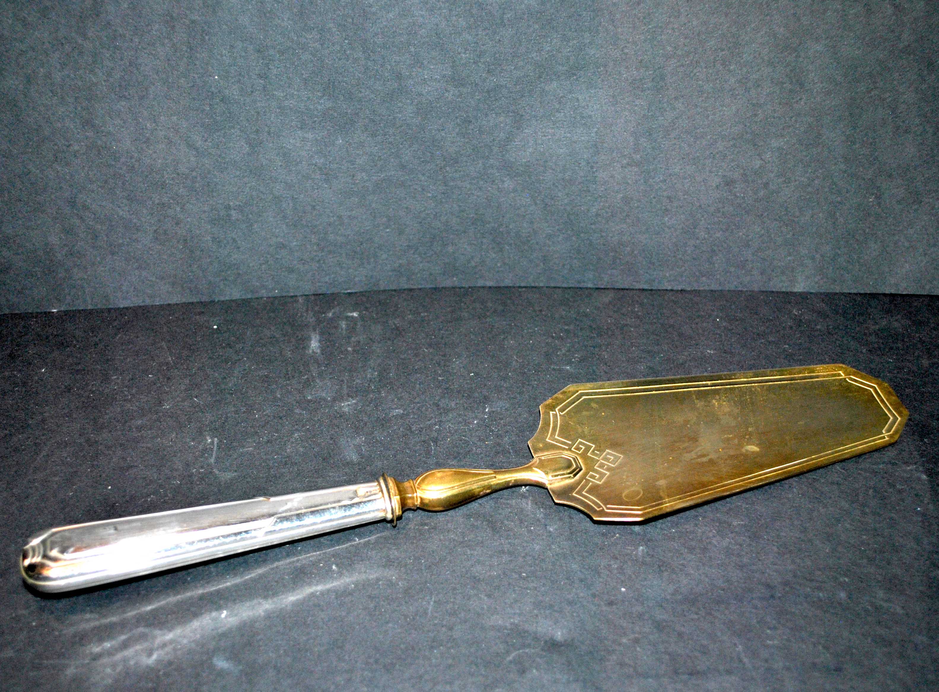 ART DECO pie shovel in silver and gold metal - Cake cover 1930