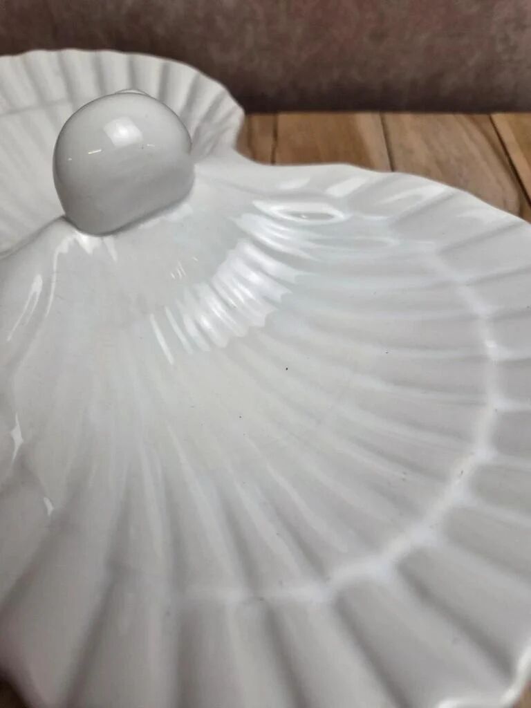 Vintage shell-shaped porcelain white aperitif display stand