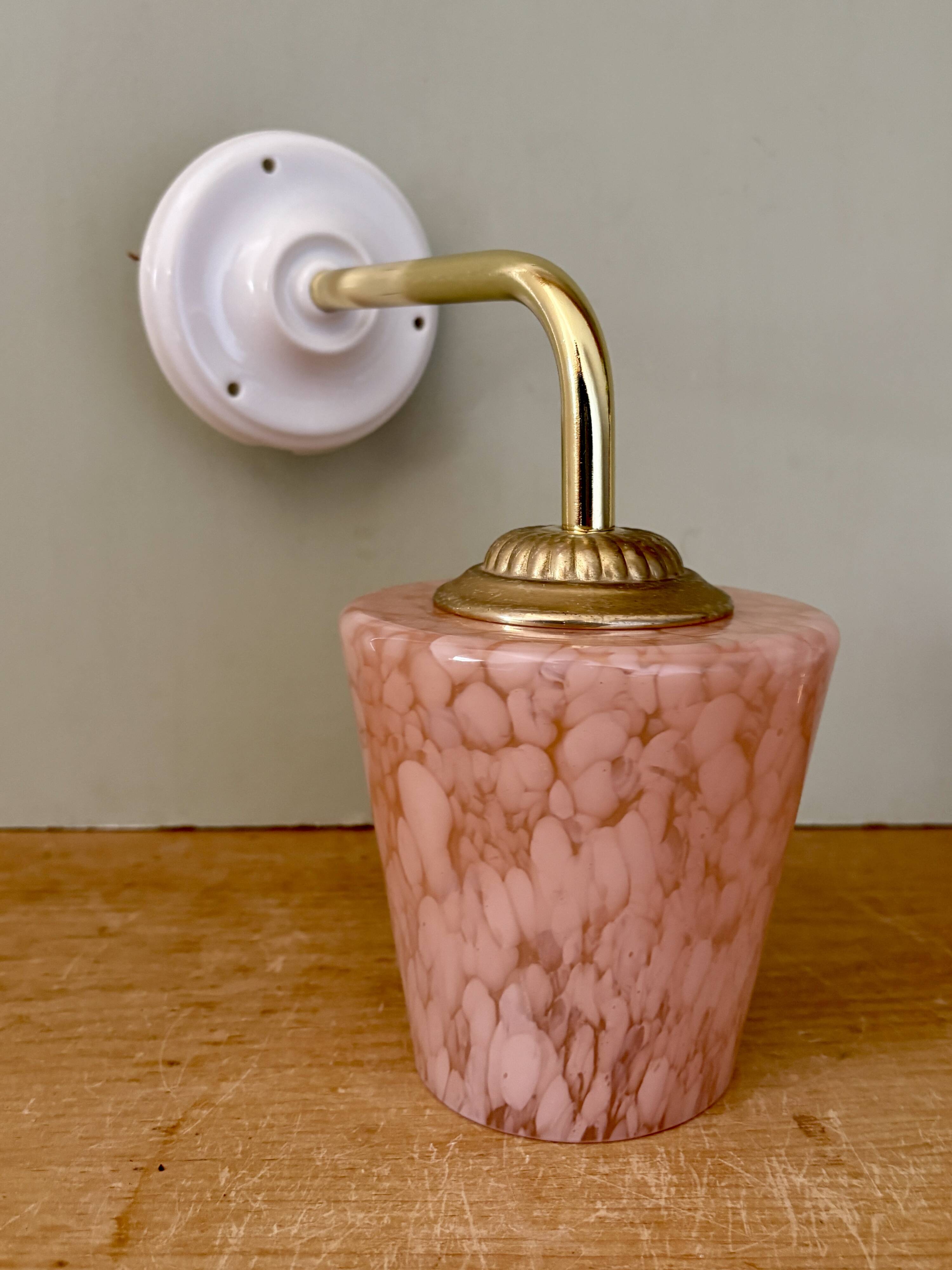 Vintage tulip wall lamp in pink Clichy glass